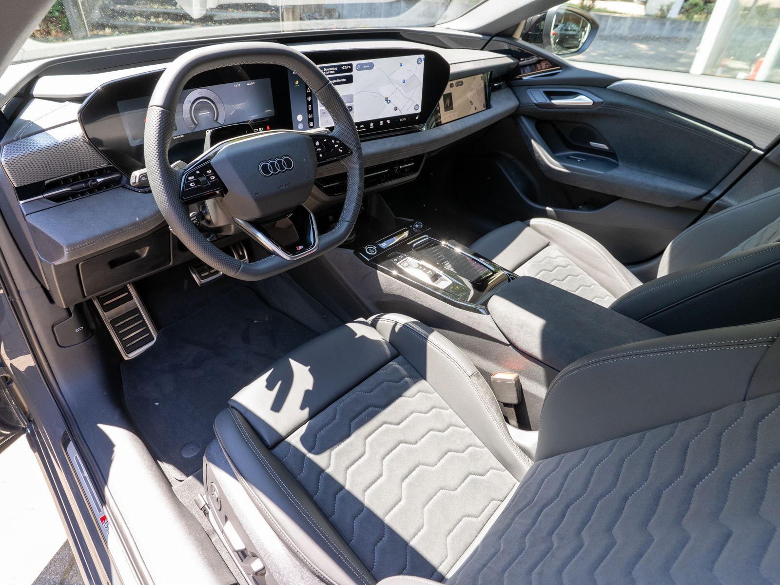 Fahrzeugabbildung Audi A6 Avant e-tron quattro S line B&O HUD 360°AHK