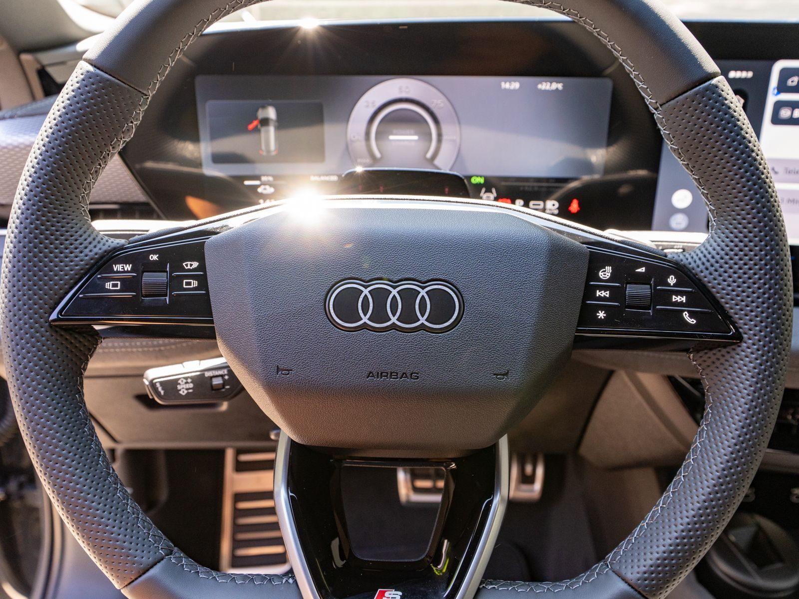 Fahrzeugabbildung Audi A6 Avant e-tron quattro S line B&O HUD 360°AHK