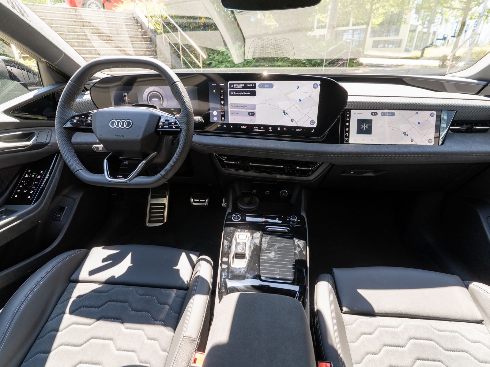 Fahrzeugabbildung Audi A6 Avant e-tron quattro S line B&O HUD 360°AHK