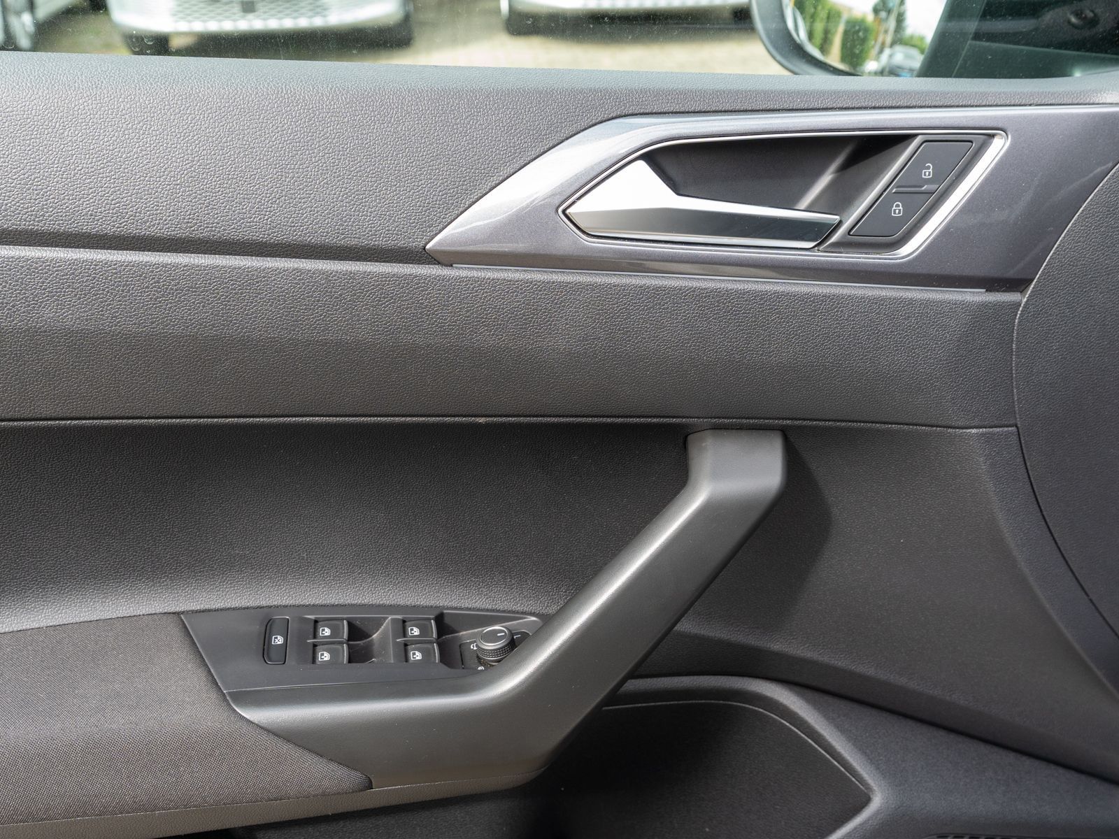 Fahrzeugabbildung Volkswagen Taigo Life 1.0 TSI LED Navi RFK ACC SHZ PDC v/h