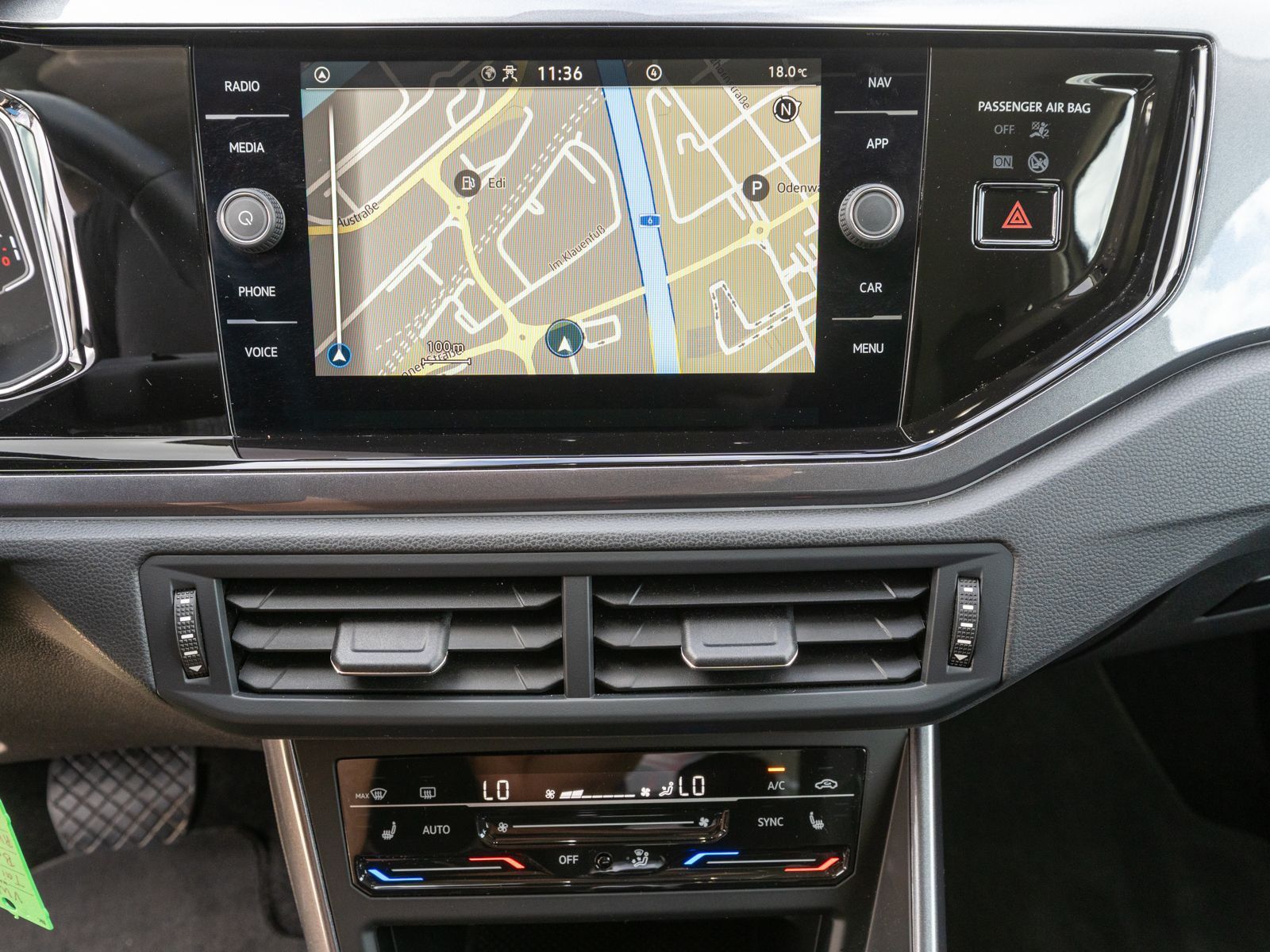 Fahrzeugabbildung Volkswagen Taigo Life 1.0 TSI LED Navi RFK ACC SHZ PDC v/h