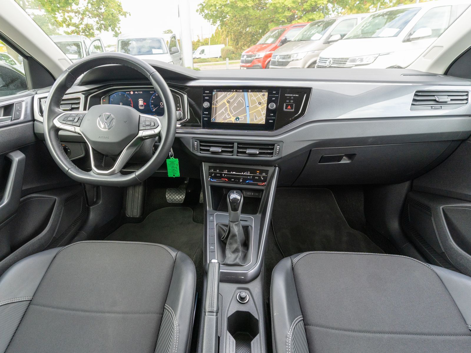 Fahrzeugabbildung Volkswagen Taigo Life 1.0 TSI LED Navi RFK ACC SHZ PDC v/h