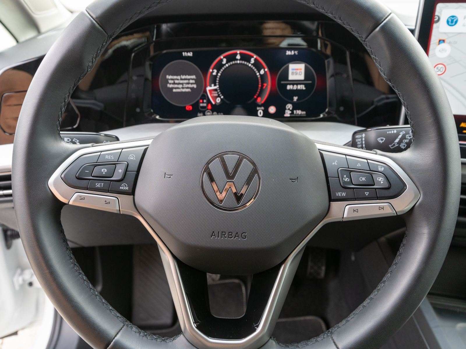 Fahrzeugabbildung Volkswagen Golf Life 1.5 TSI LED Navi RFK SHZ HUD Stdhzg