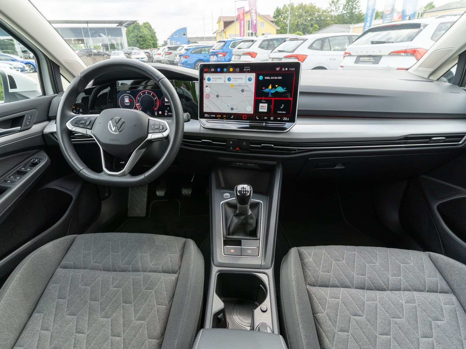 Fahrzeugabbildung Volkswagen Golf Life 1.5 TSI LED Navi RFK SHZ HUD Stdhzg