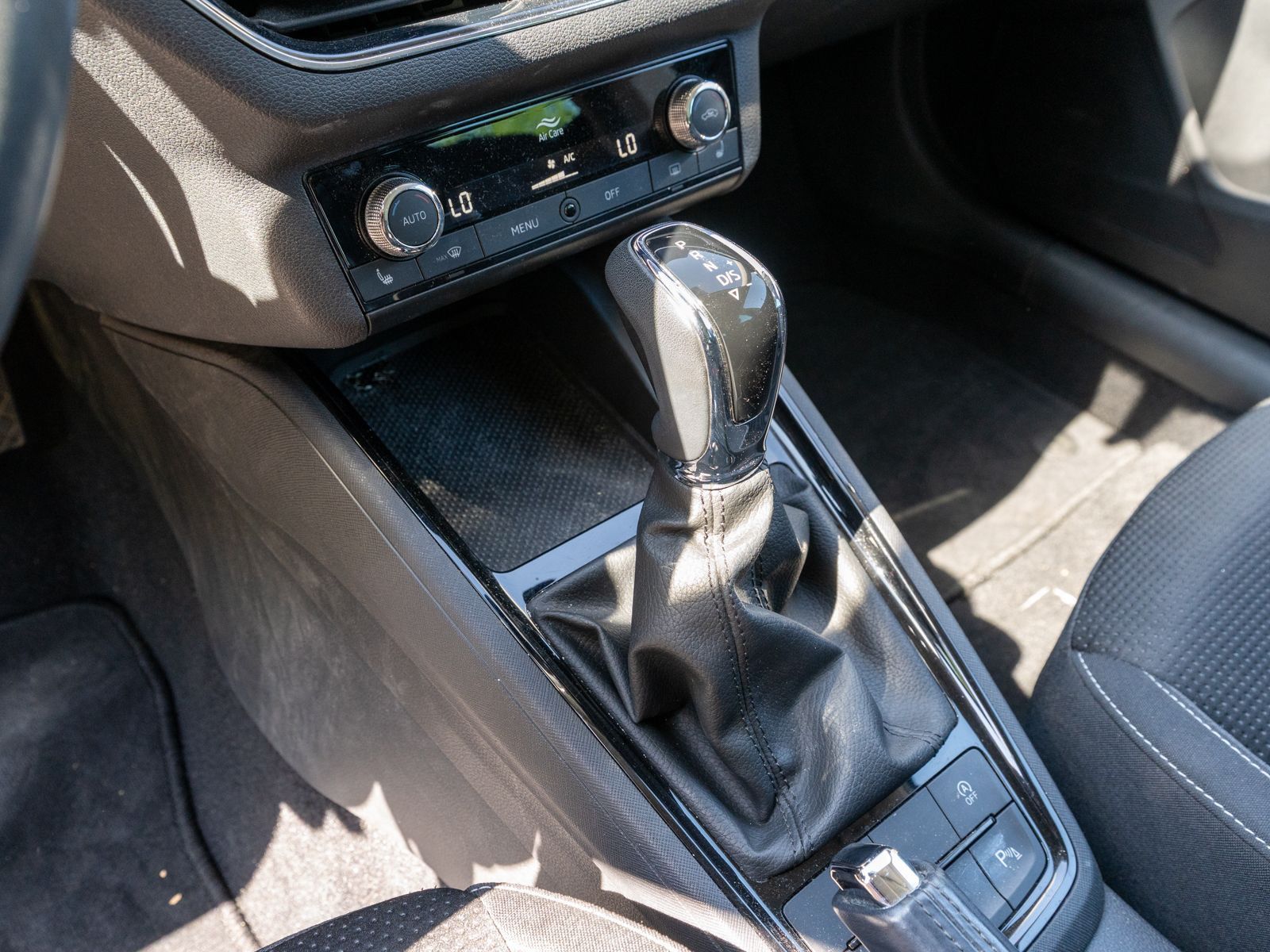 Fahrzeugabbildung SKODA Scala Tour 1.0TSI DSG LED RFK PDC GRA SmartLink