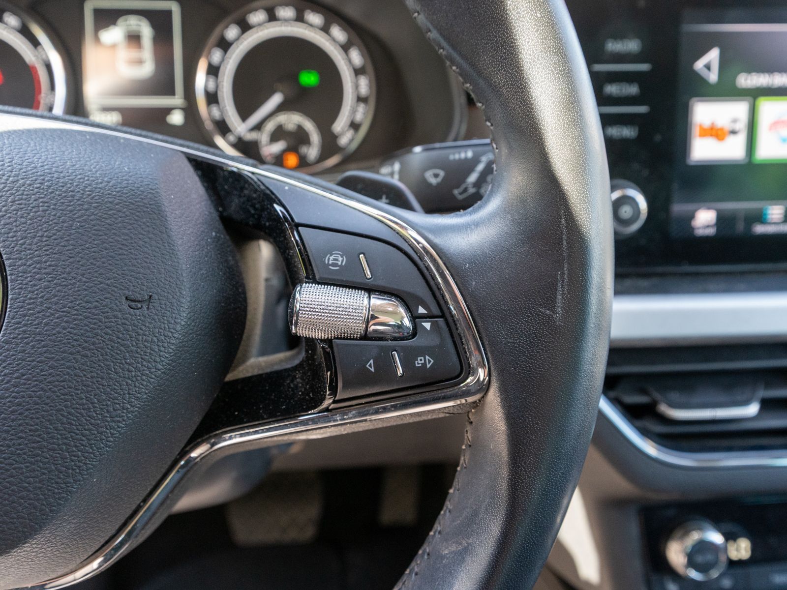 Fahrzeugabbildung SKODA Scala Tour 1.0TSI DSG LED RFK PDC GRA SmartLink