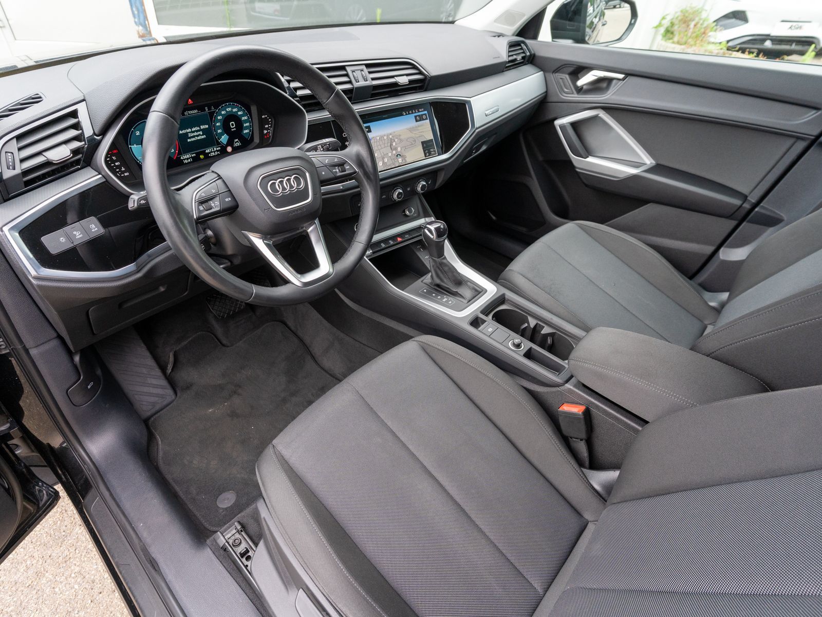 Fahrzeugabbildung Audi Q3 35 TDI S tronic NAVI LED SHZ PDC VC