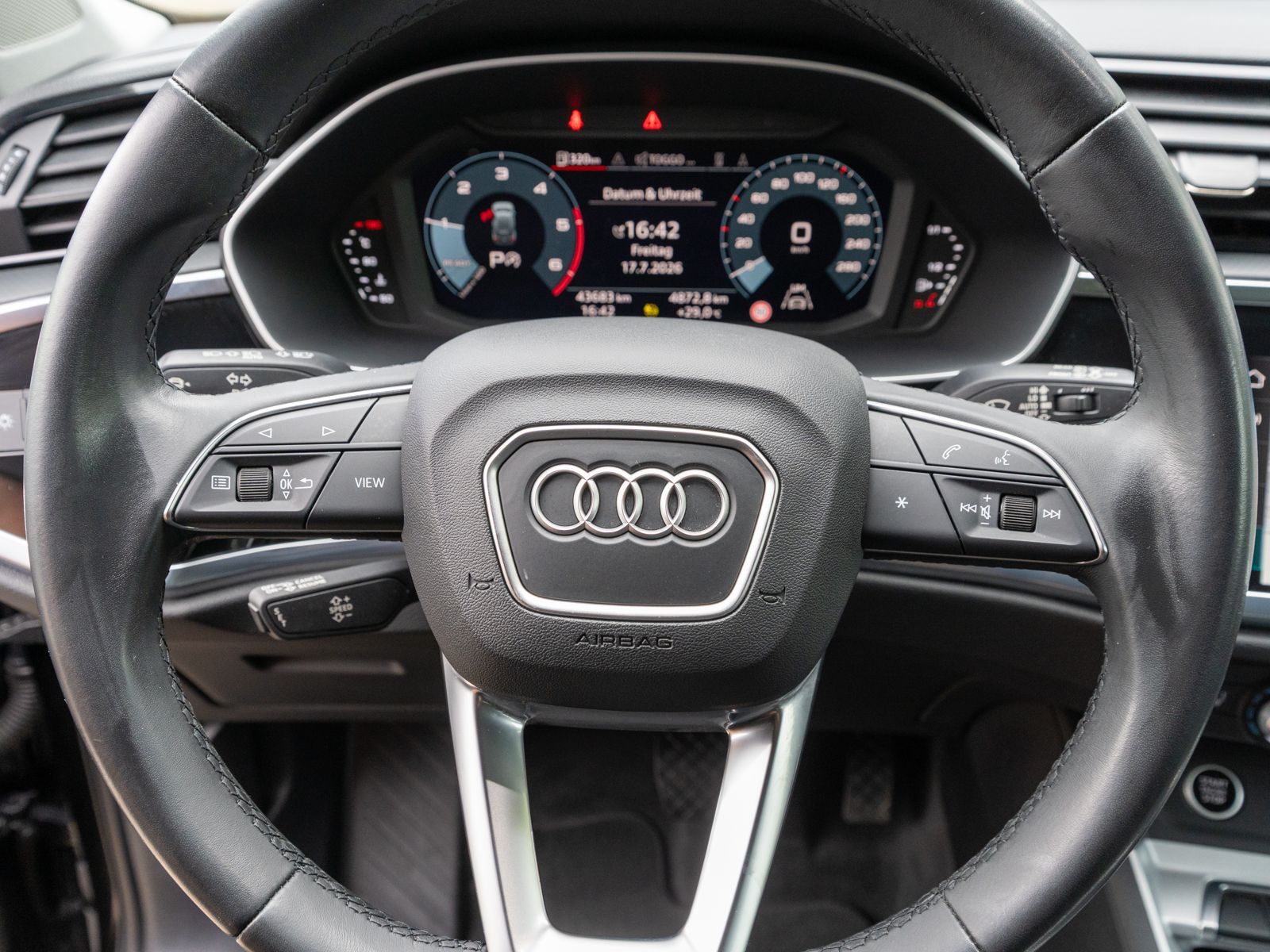 Fahrzeugabbildung Audi Q3 35 TDI S tronic NAVI LED SHZ PDC VC