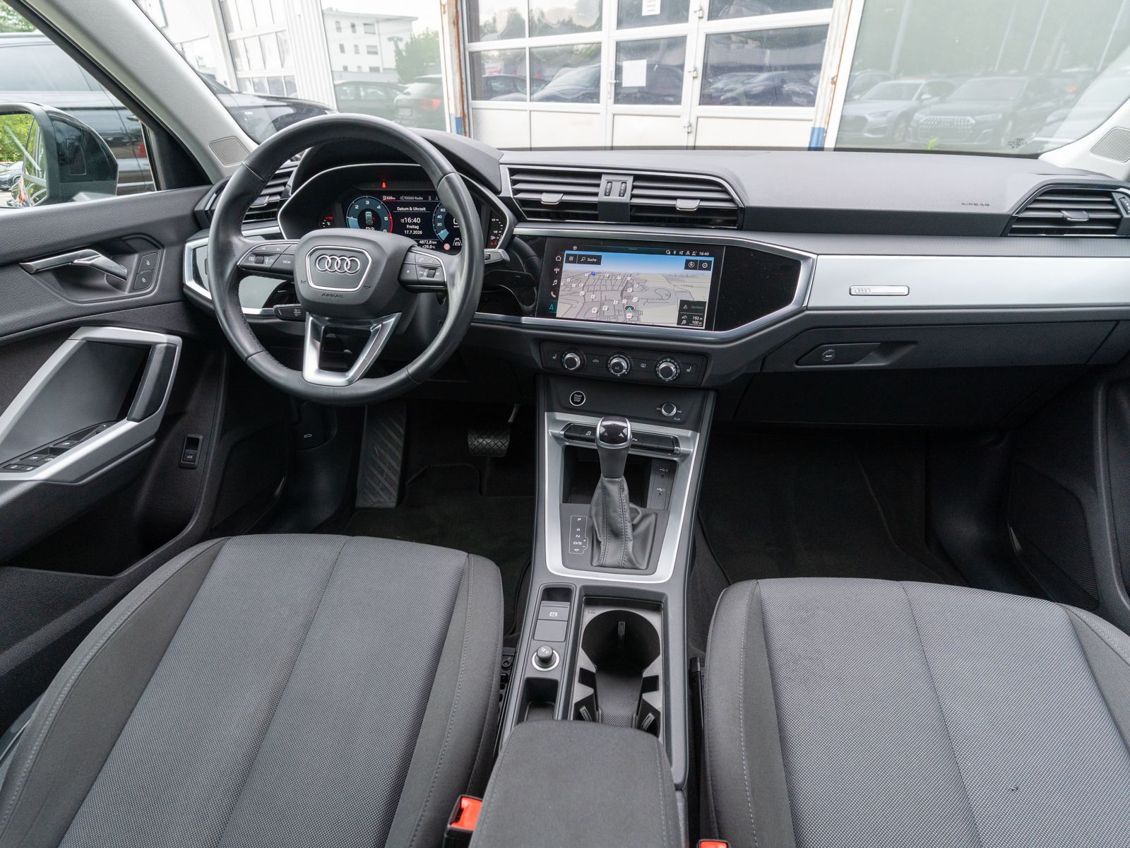 Fahrzeugabbildung Audi Q3 35 TDI S tronic NAVI LED SHZ PDC VC