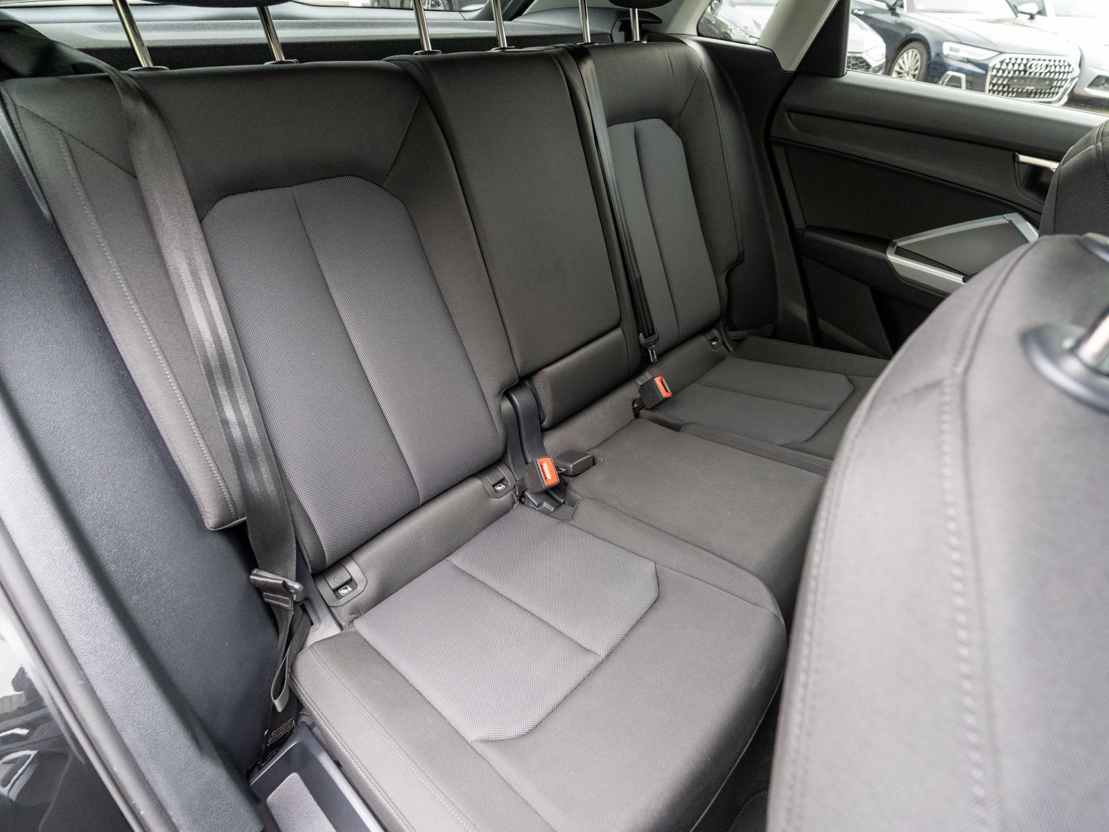 Fahrzeugabbildung Audi Q3 35 TDI S tronic NAVI LED SHZ PDC VC