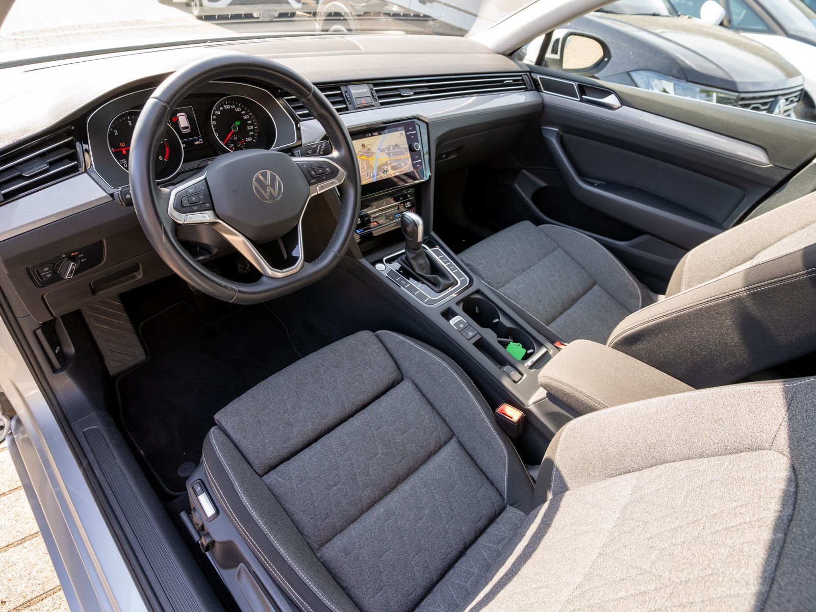 Fahrzeugabbildung Volkswagen Passat Variant Business 2.0 TDI DSG LED RFK AHK