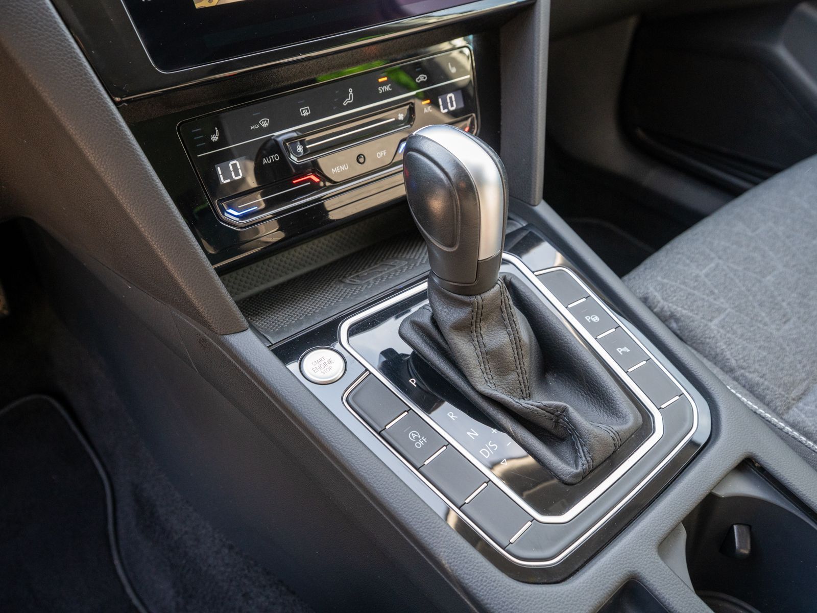 Fahrzeugabbildung Volkswagen Passat Variant Business 2.0 TDI DSG LED RFK AHK