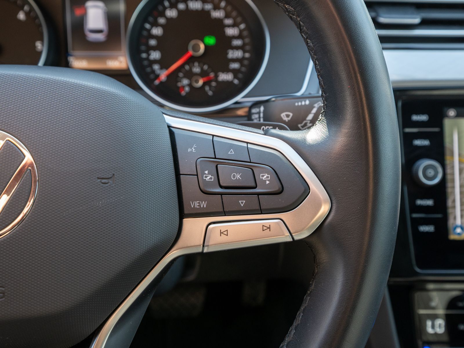 Fahrzeugabbildung Volkswagen Passat Variant Business 2.0 TDI DSG LED RFK AHK