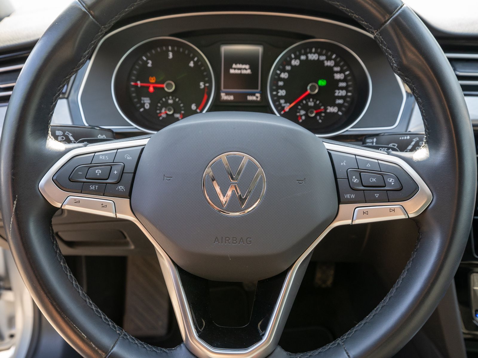 Fahrzeugabbildung Volkswagen Passat Variant Business 2.0 TDI DSG LED RFK AHK