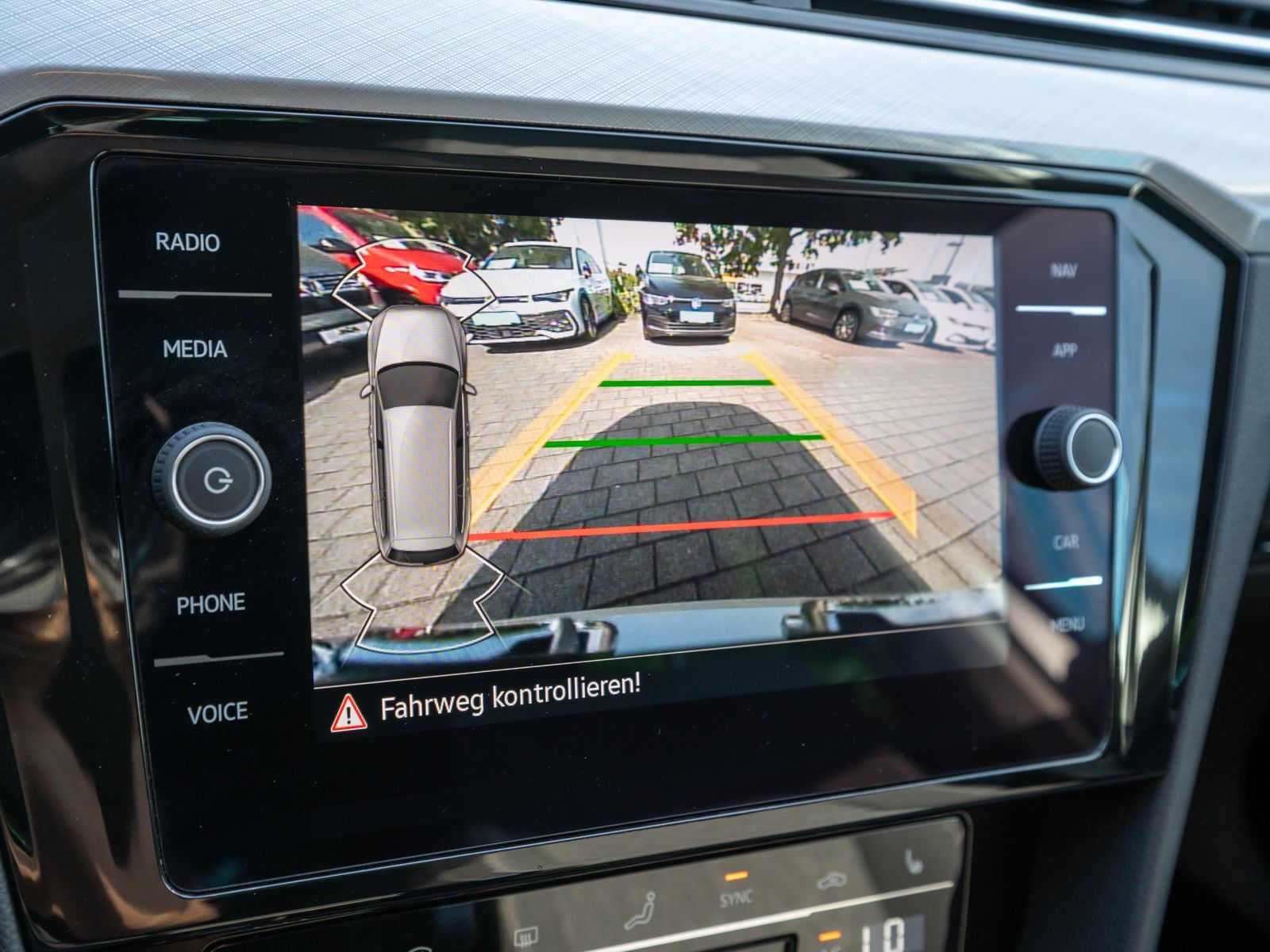 Fahrzeugabbildung Volkswagen Passat Variant Business 2.0 TDI DSG LED RFK AHK