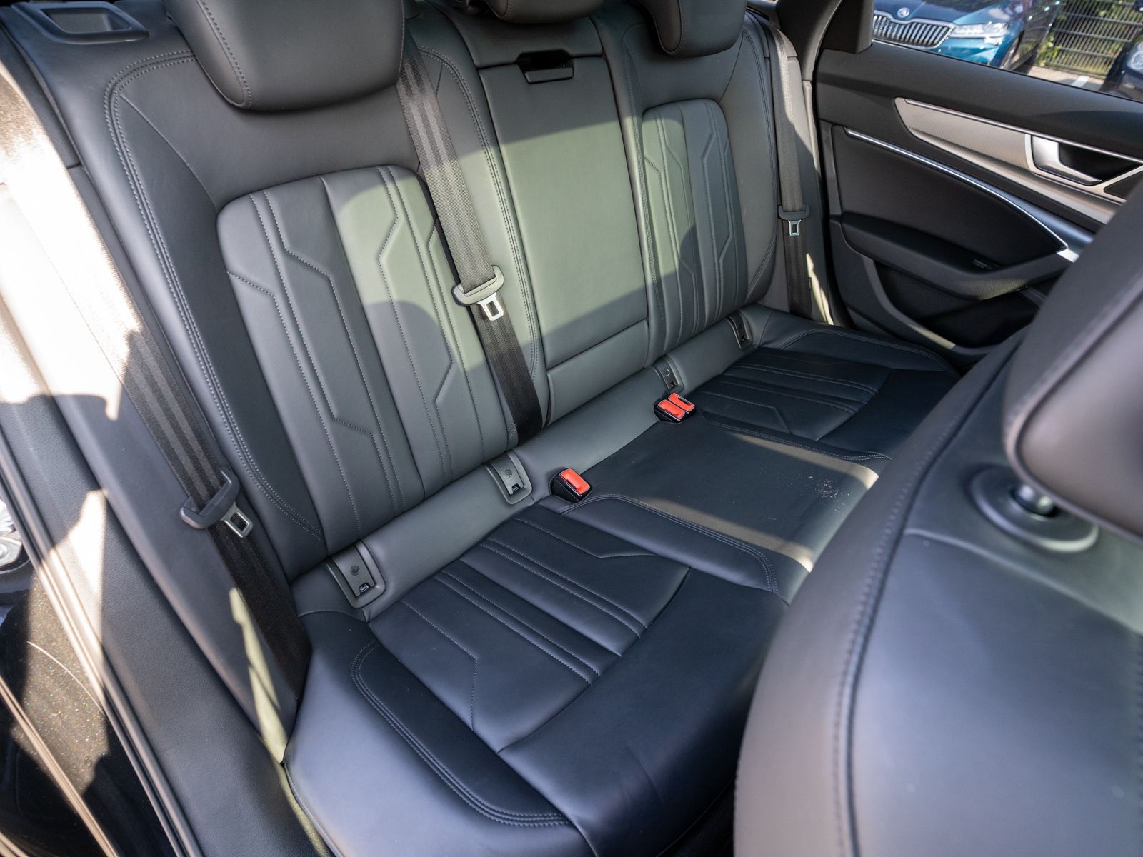 Fahrzeugabbildung Audi A6 Avant Sport 40TDI Stron LED Navi PDC PANO AHK