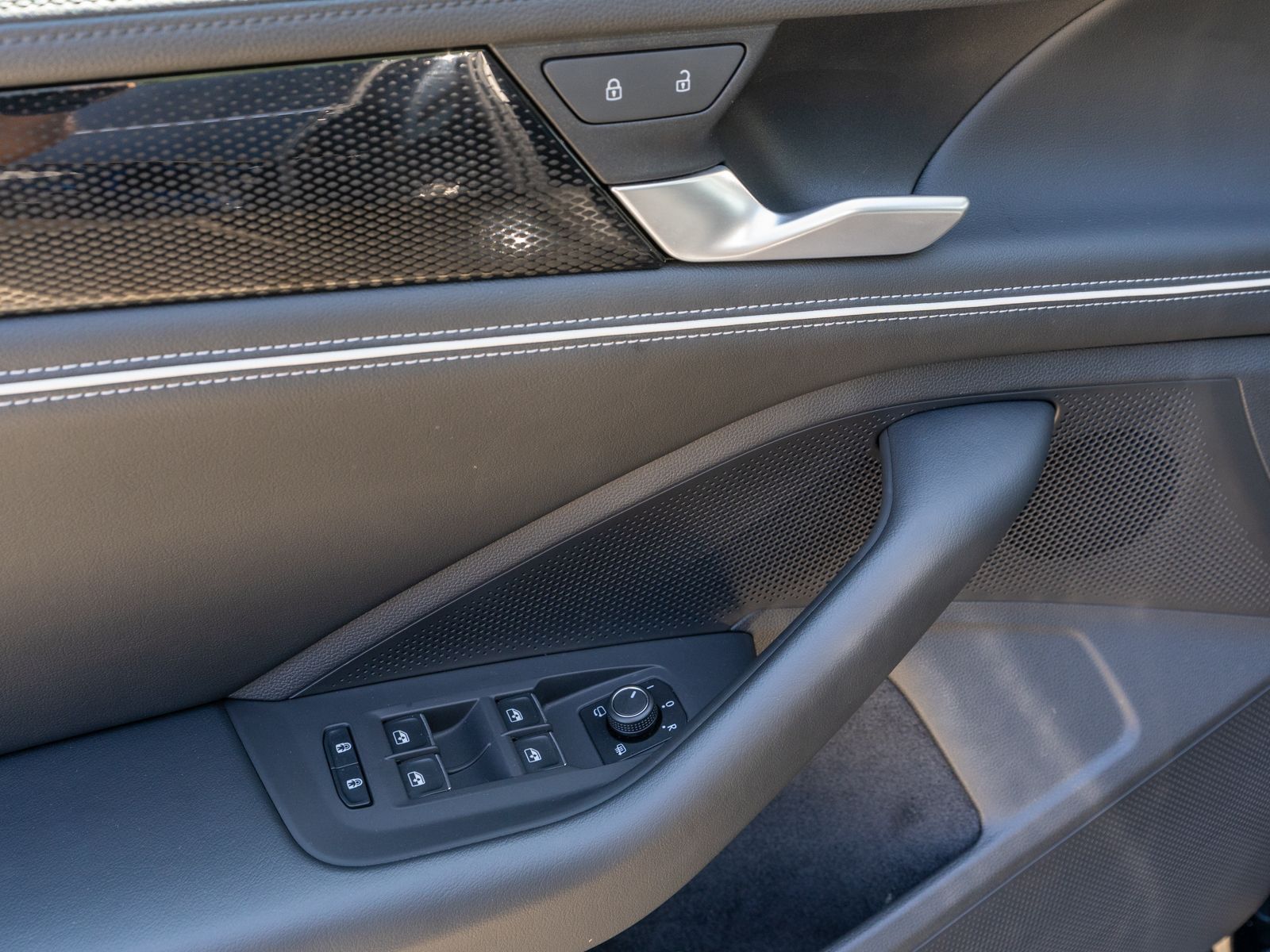 Fahrzeugabbildung Volkswagen Passat Variant Business 2.0 TDI DSG LED 360° AHK