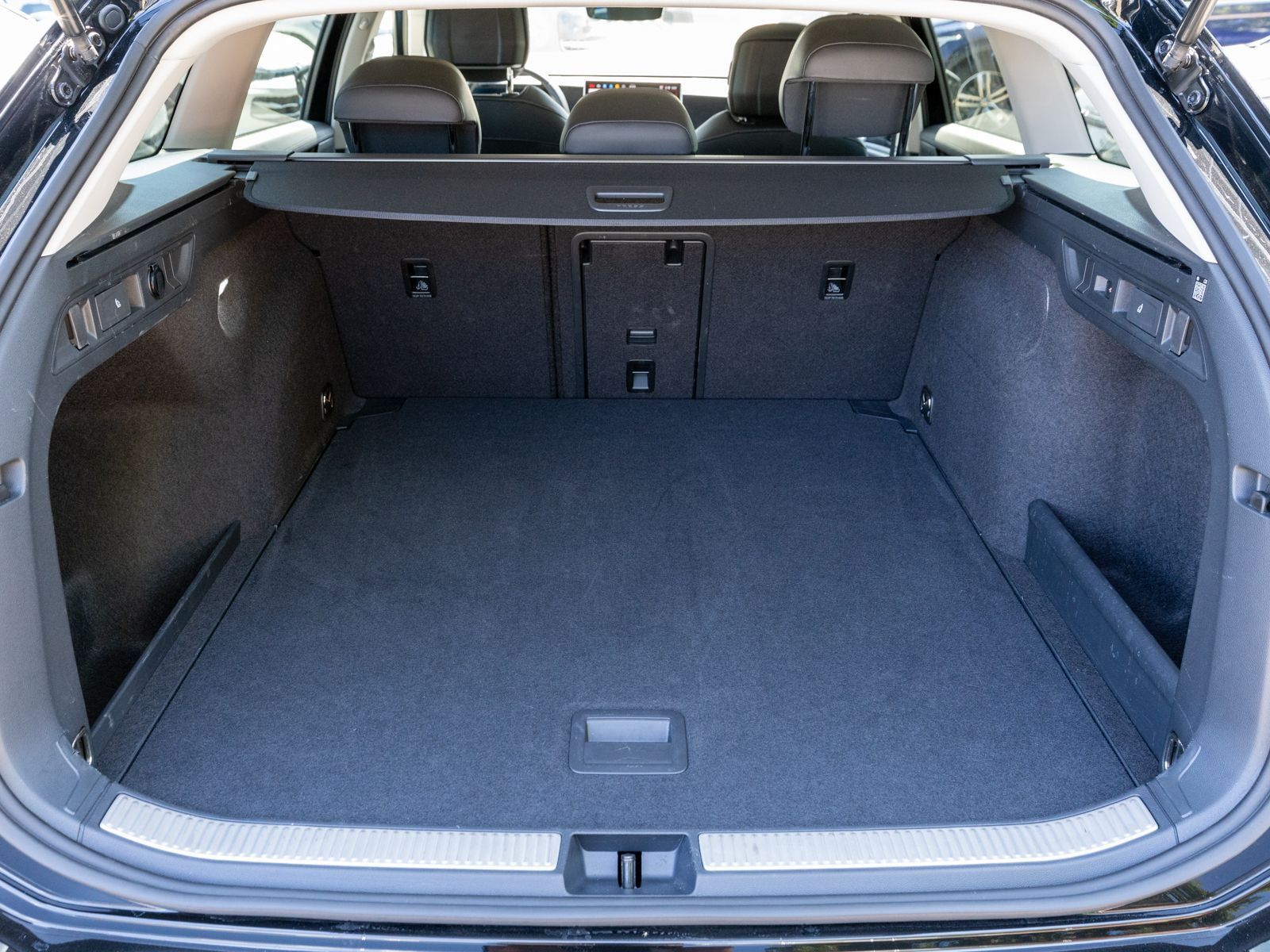Fahrzeugabbildung Volkswagen Passat Variant Business 2.0 TDI DSG LED 360° AHK