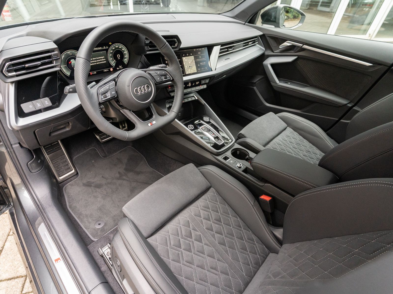 Fahrzeugabbildung Audi A3 Sportback Sline TFSI e Stronic RFK ACC MATRIX