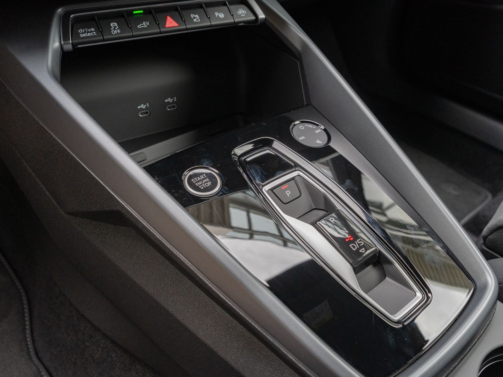 Fahrzeugabbildung Audi A3 Sportback Sline TFSI e Stronic RFK ACC MATRIX