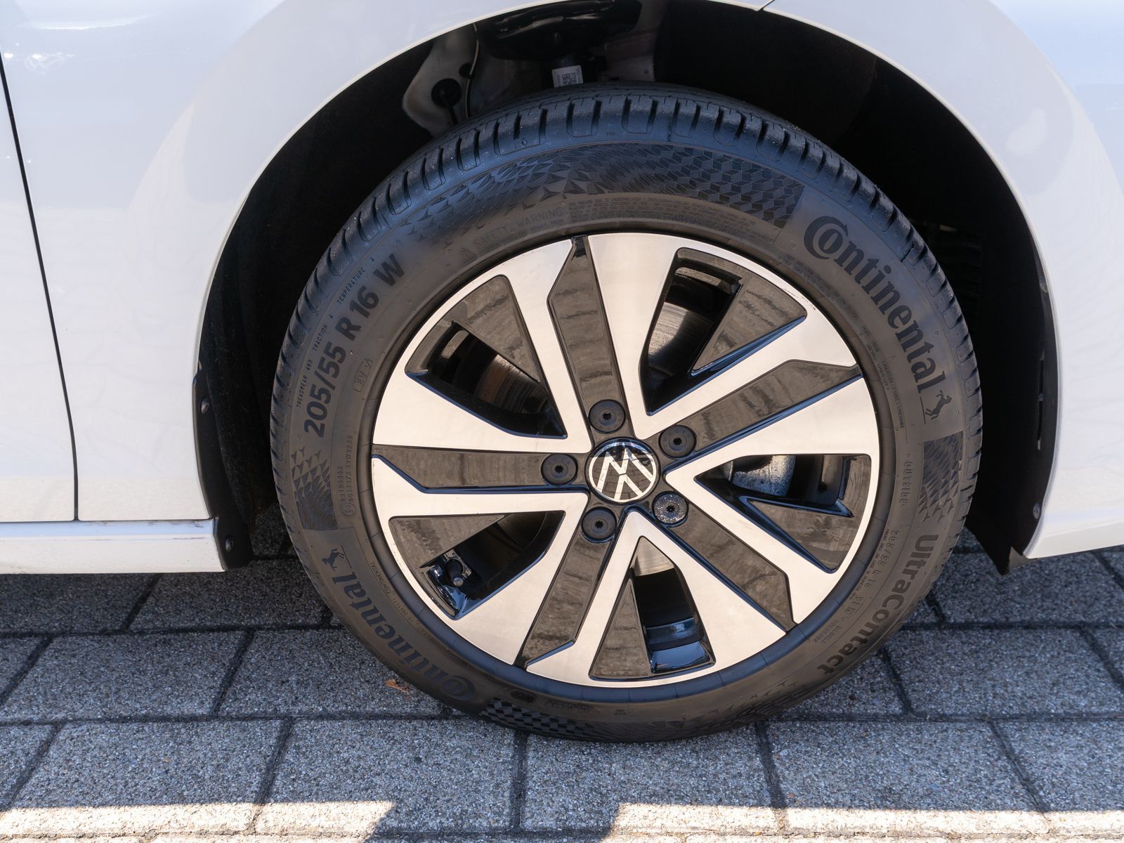 Fahrzeugabbildung Volkswagen Golf Energy 2.0 TDI DSG LED Navi RFK ACC AHK