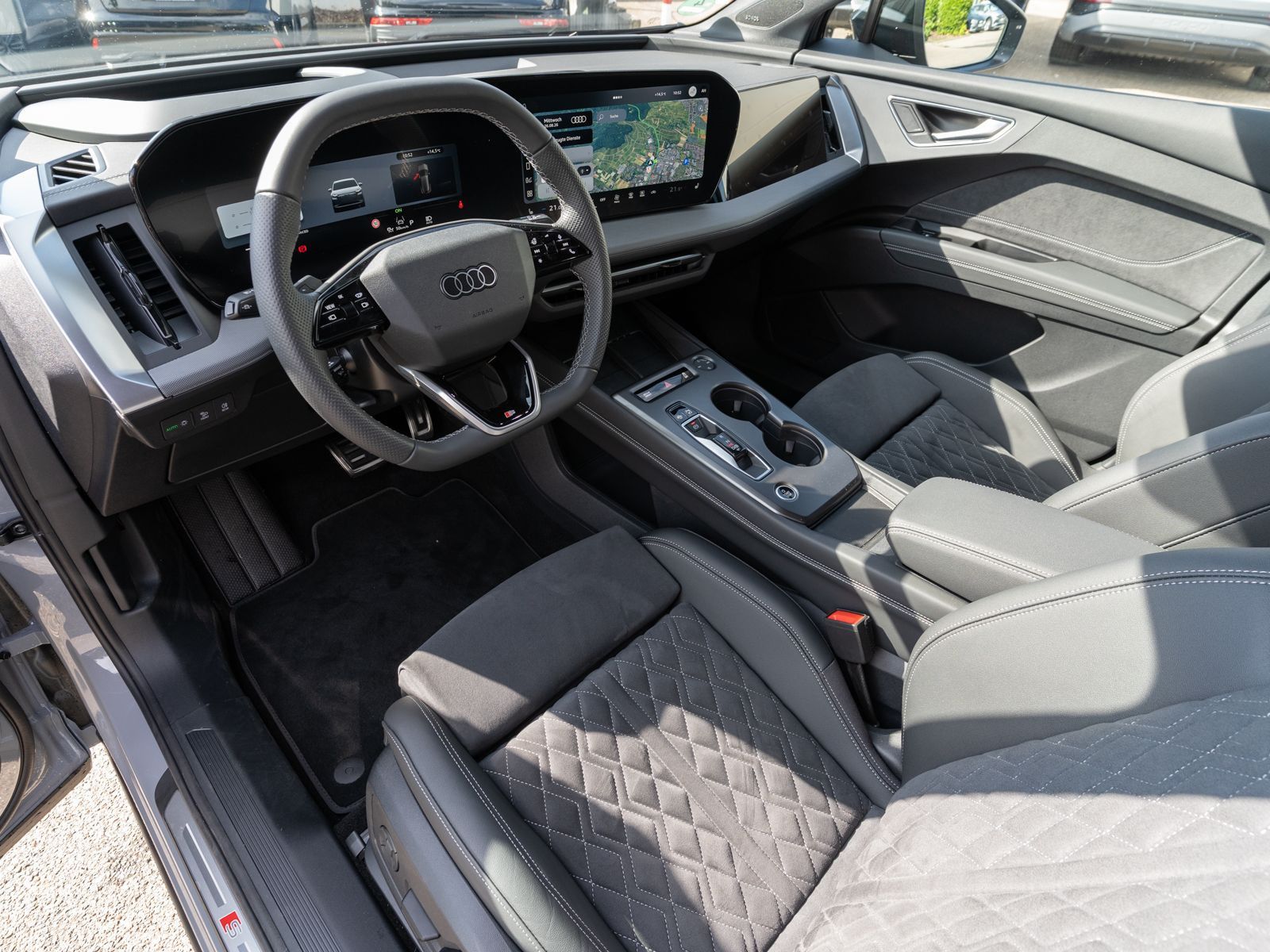 Fahrzeugabbildung Audi Q4 SUV e-tron quattro S line Head-Up Display AHK