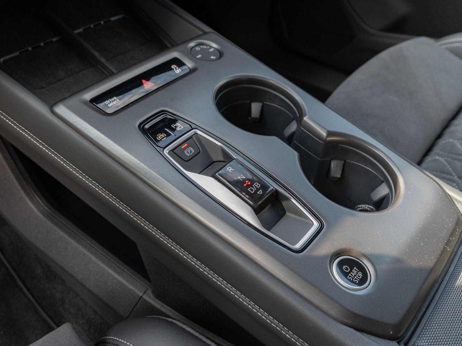 Fahrzeugabbildung Audi Q4 SUV e-tron quattro S line Head-Up Display AHK