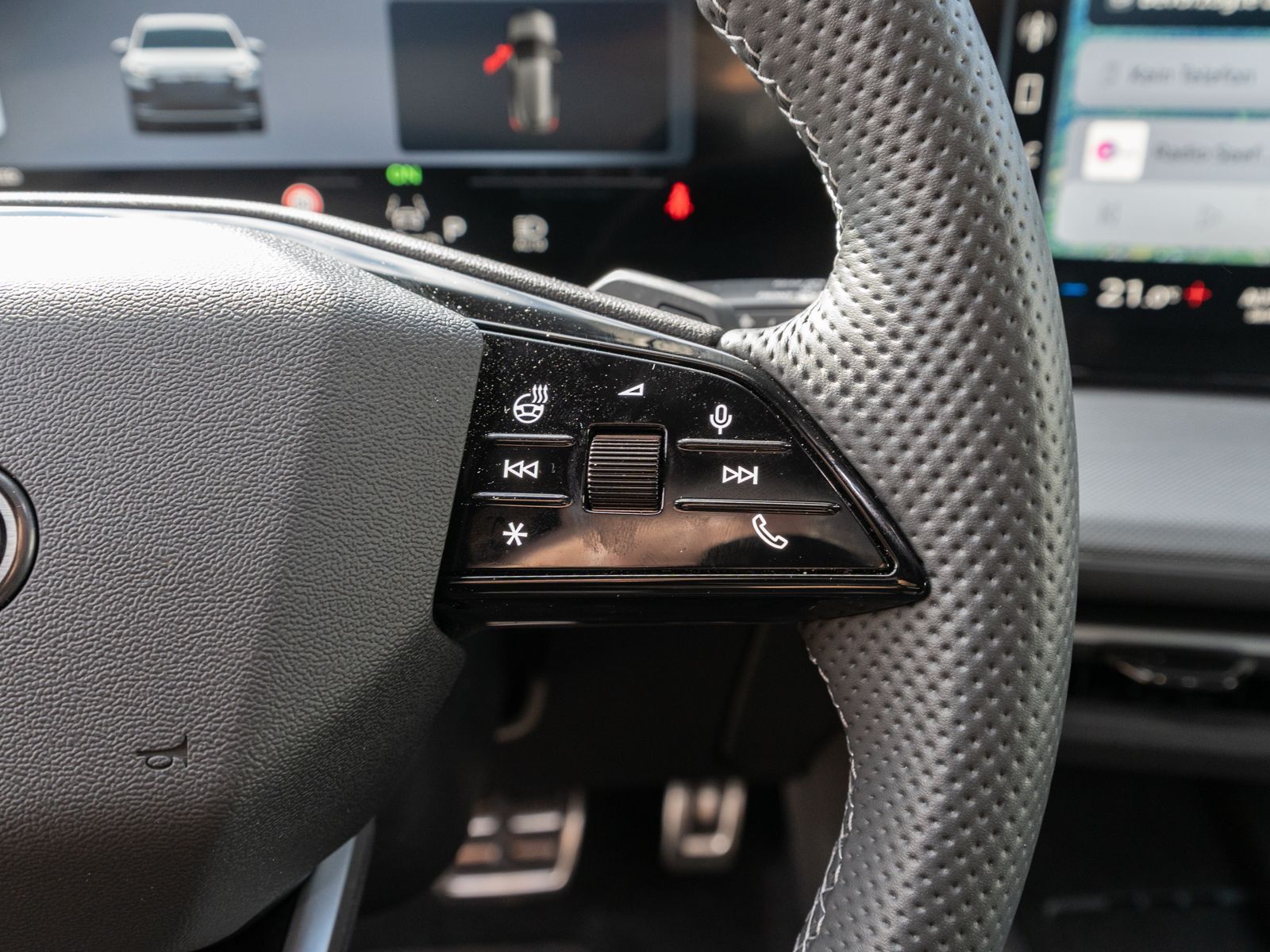 Fahrzeugabbildung Audi Q4 SUV e-tron quattro S line Head-Up Display AHK