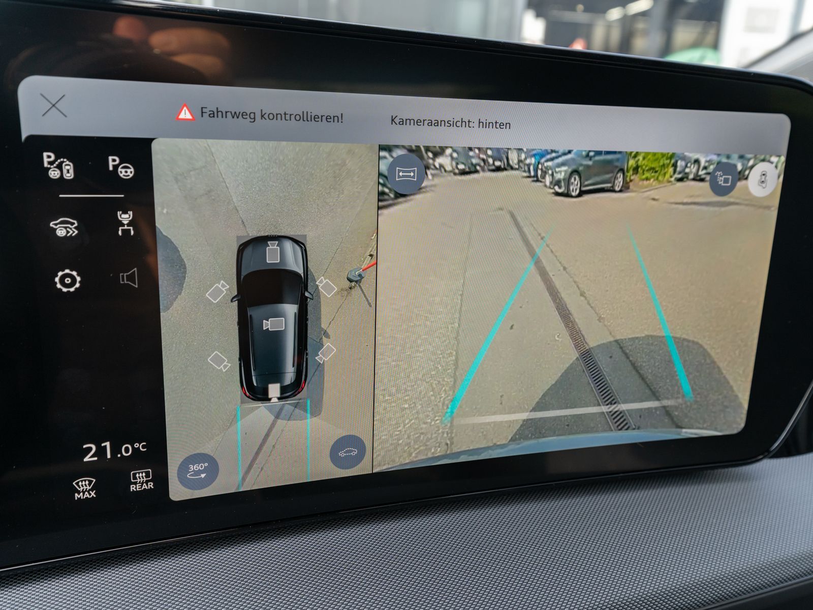 Fahrzeugabbildung Audi Q4 SUV e-tron quattro S line Head-Up Display AHK