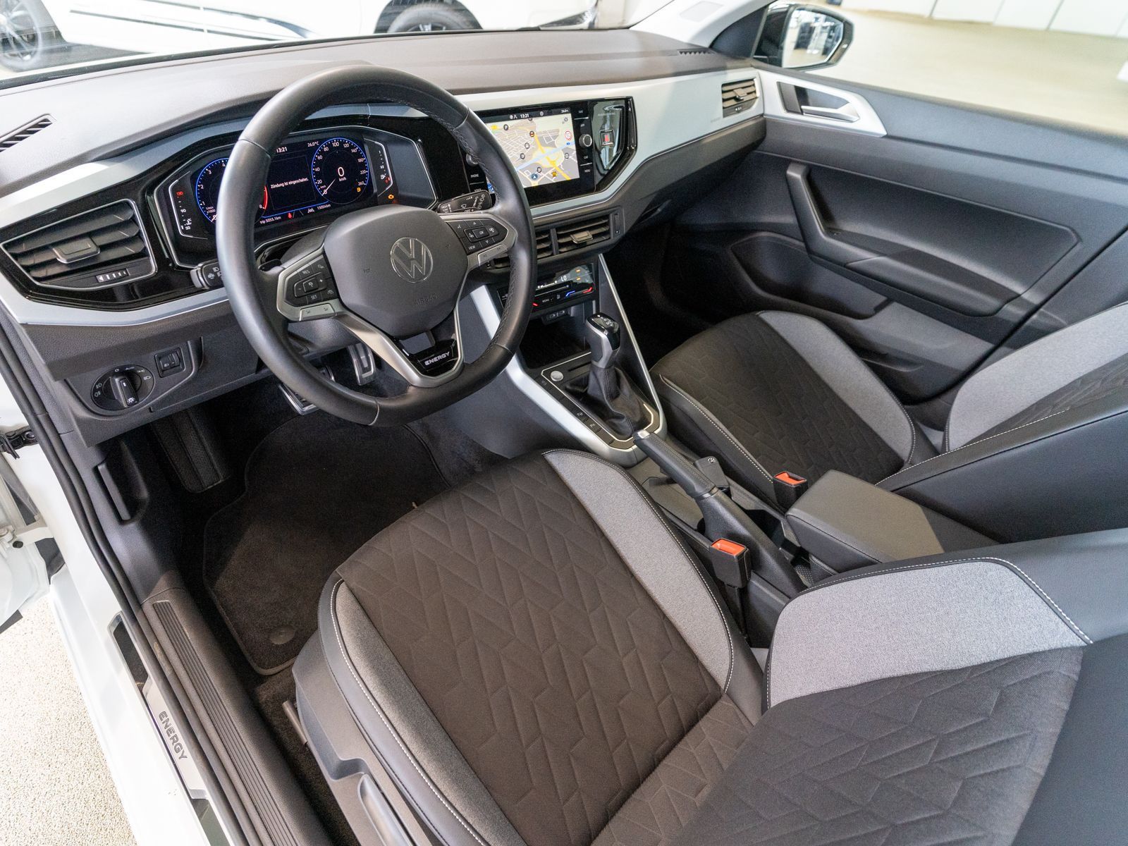Fahrzeugabbildung Volkswagen Polo Energy 1.0 TSI DSG Navi LED ACC PDC RFK
