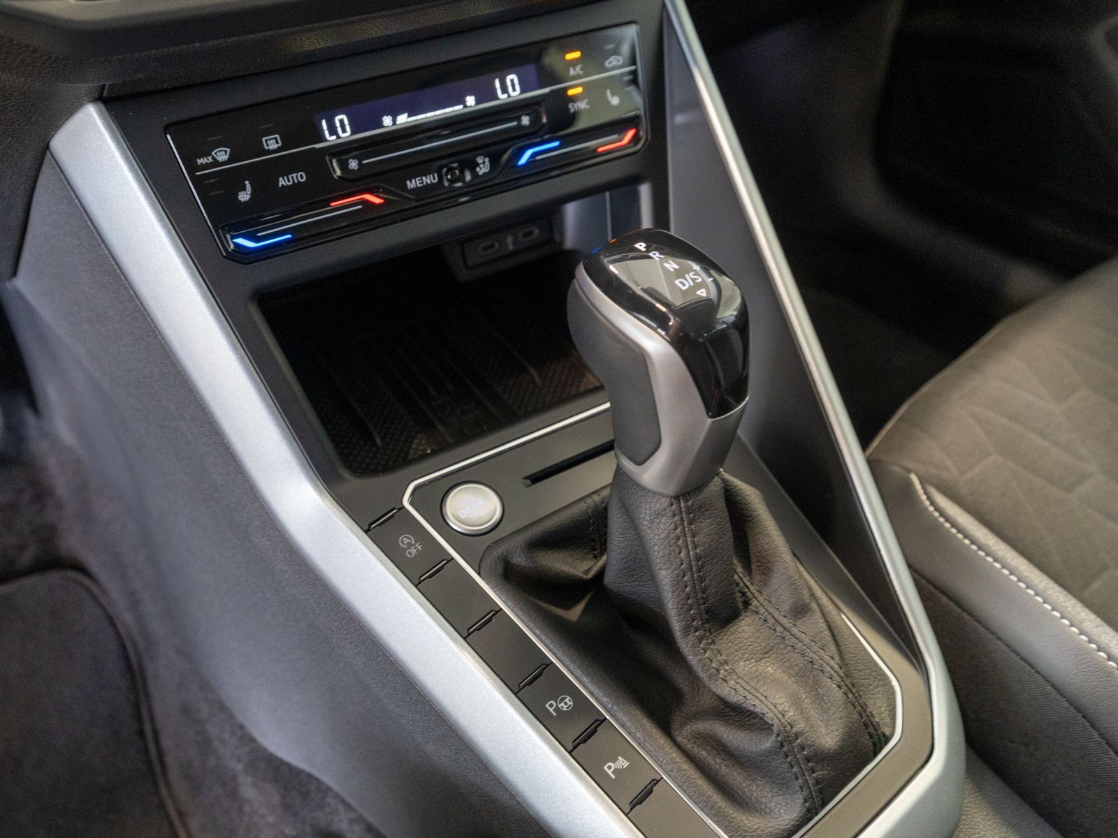 Fahrzeugabbildung Volkswagen Polo Energy 1.0 TSI DSG Navi LED ACC PDC RFK