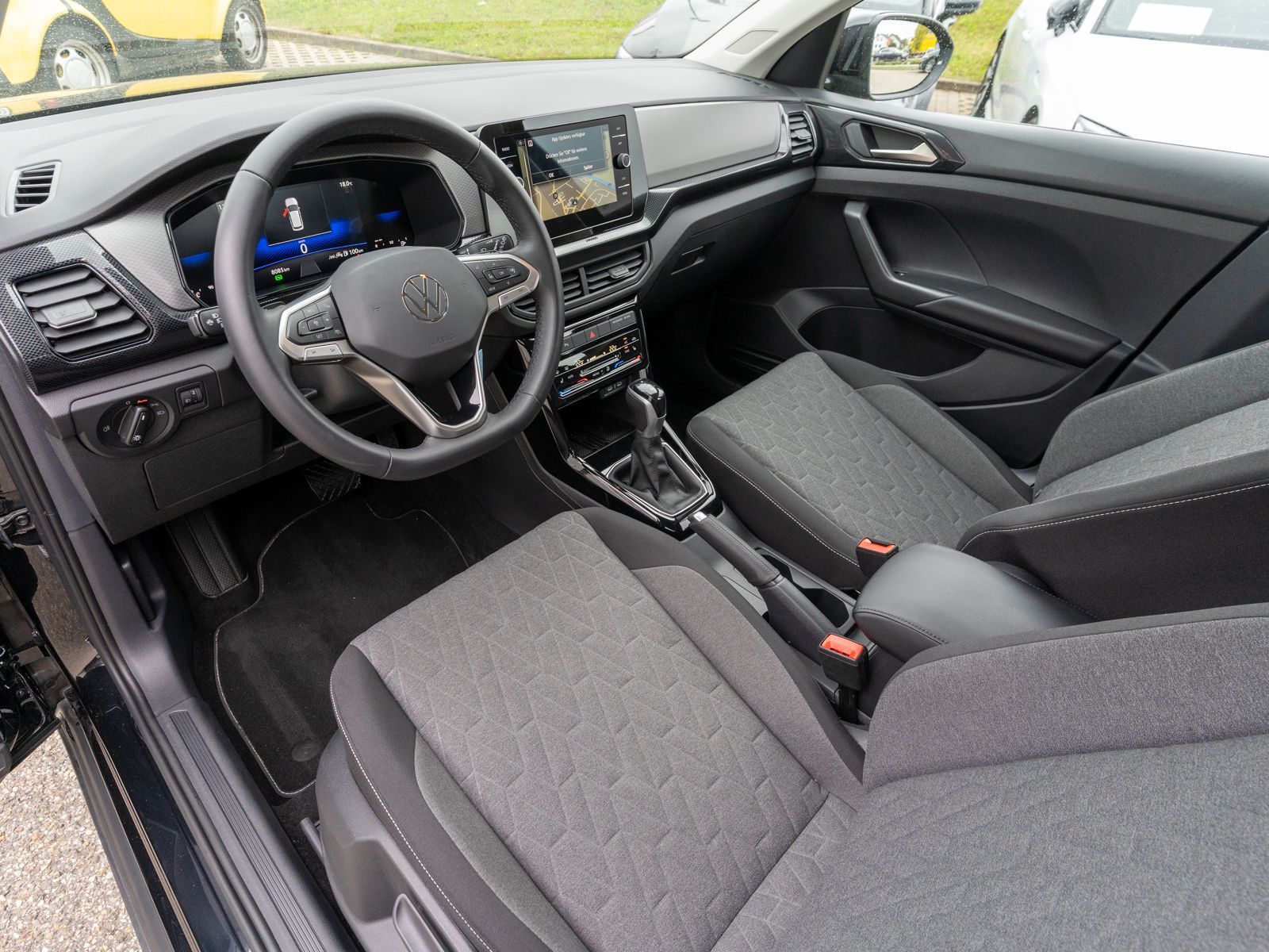 Fahrzeugabbildung Volkswagen T-Cross Life 1.0 TSI DSG Navi LED ACC PDC RFK