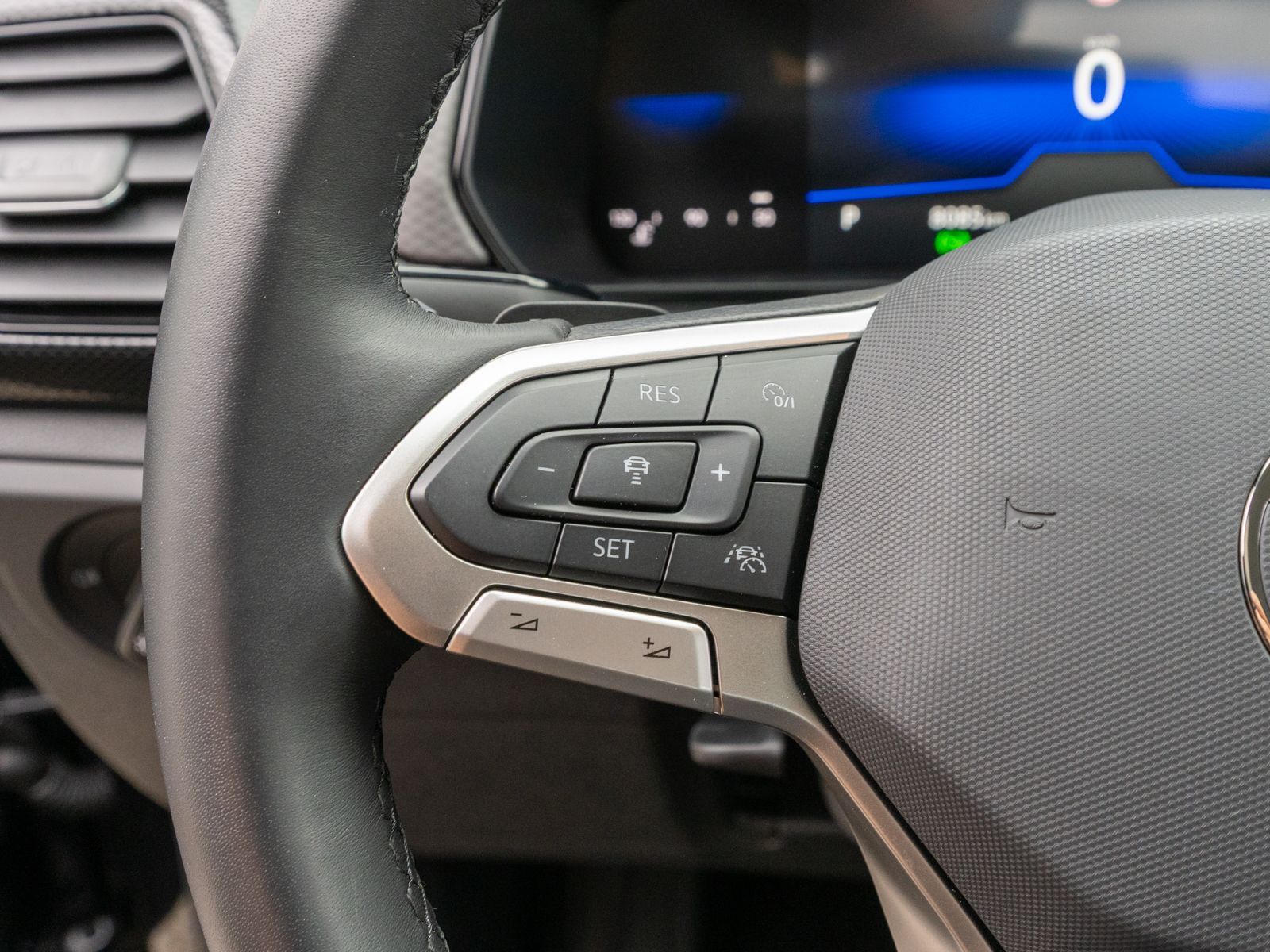 Fahrzeugabbildung Volkswagen T-Cross Life 1.0 TSI DSG Navi LED ACC PDC RFK
