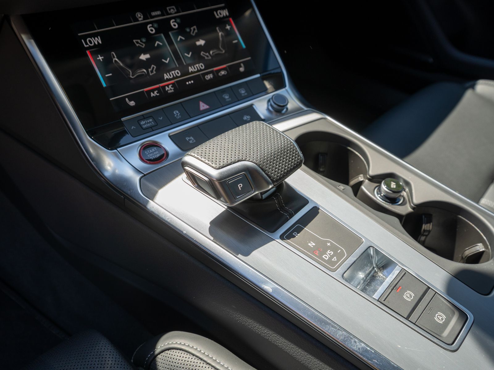 Fahrzeugabbildung Audi S6 Avant 3.0TDI quattr tiptron LED LEDER B&O AHK