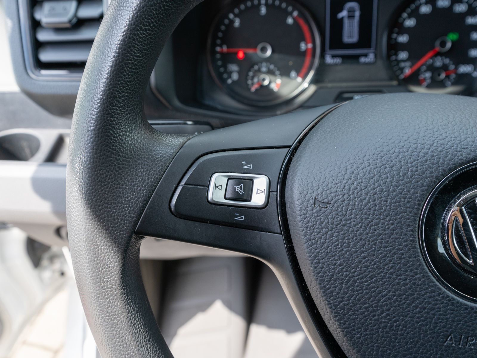 Fahrzeugabbildung Volkswagen Crafter Kasten 35 L2H2 2.0 TDI DSG Klima Nav RFK