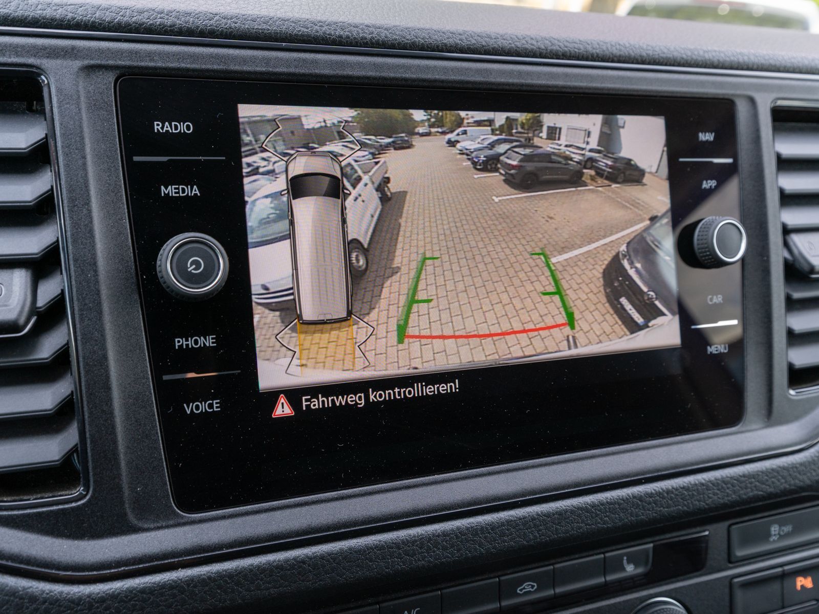 Fahrzeugabbildung Volkswagen Crafter Kasten 35 L2H2 2.0 TDI DSG Klima Nav RFK