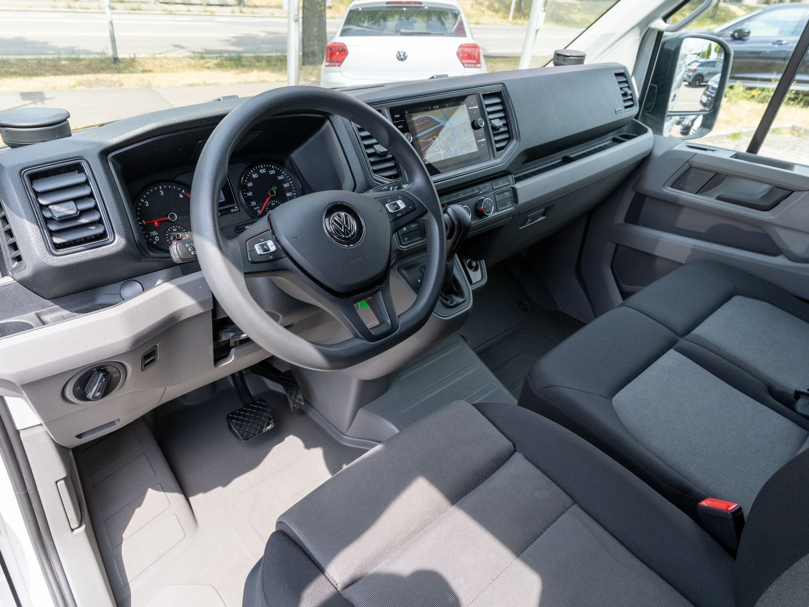 Fahrzeugabbildung Volkswagen Crafter Kasten 35 L2H2 2.0 TDI DSG Klima Nav RFK
