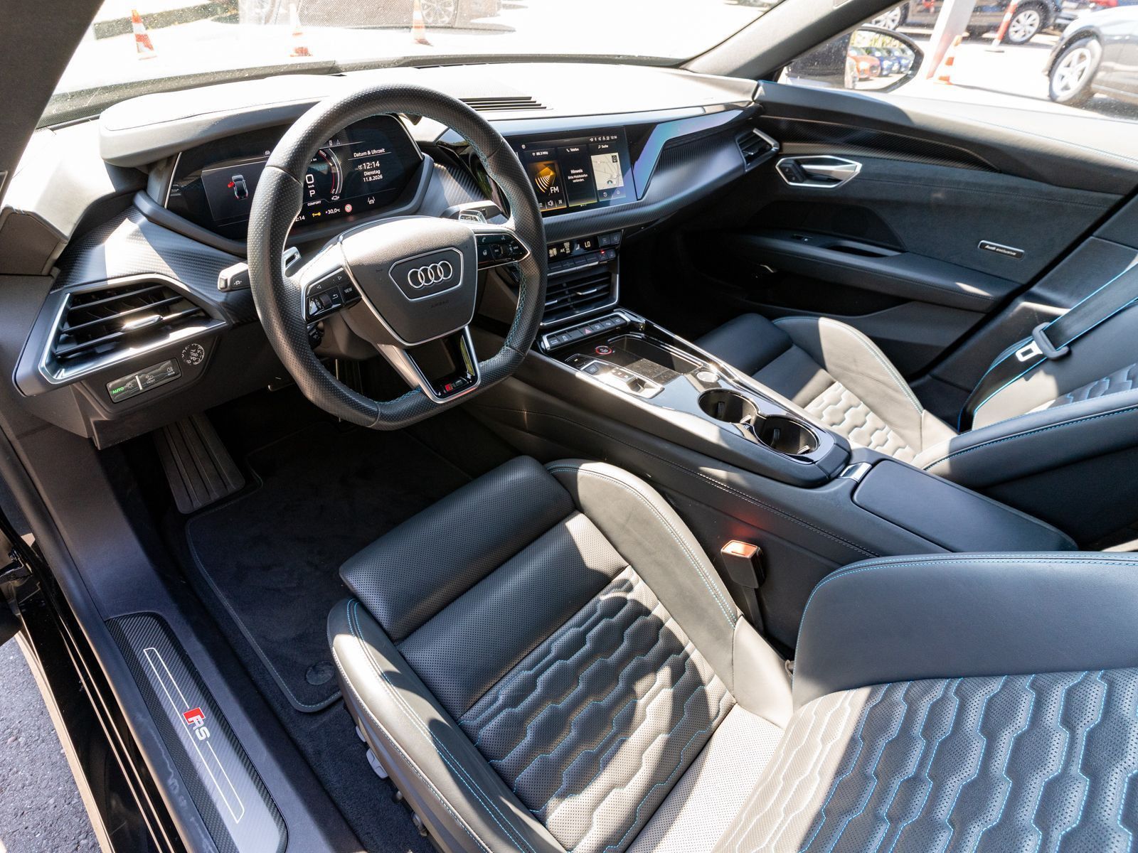 Fahrzeugabbildung Audi RS e-tron GT quattro 360° KERAMIK B&O LEDER PANO