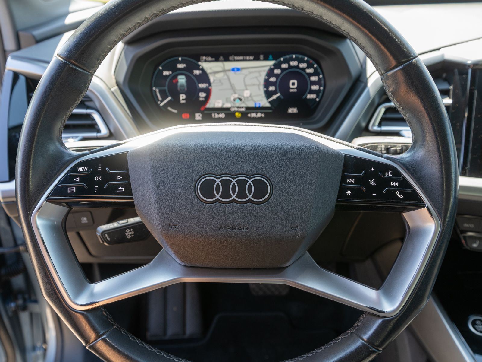 Fahrzeugabbildung Audi Q4 45 e-tron quattro LED Navi PDC SHZ GRA VC