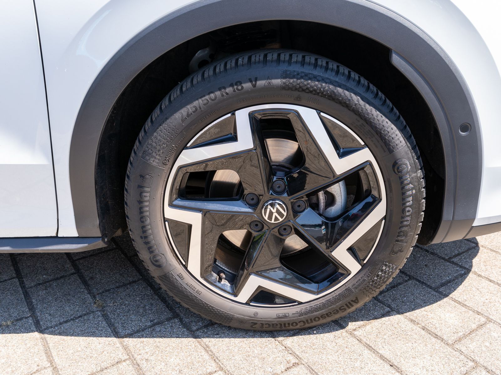 Fahrzeugabbildung Volkswagen T-Roc R-Line Neues Modell 1.5TSI DSG Nav LED AHK
