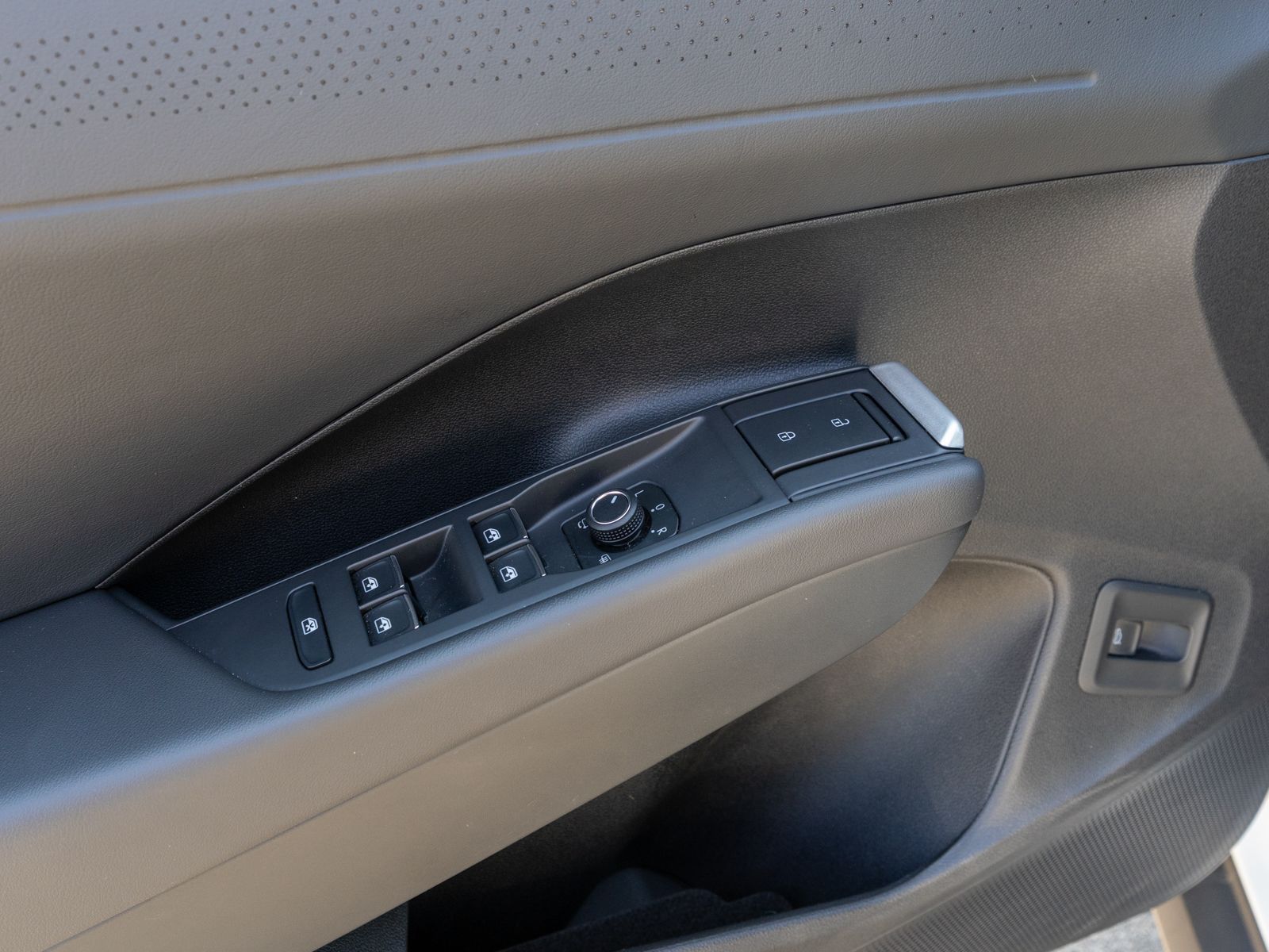 Fahrzeugabbildung Volkswagen T-Roc R-Line Neues Modell 1.5TSI DSG Nav LED AHK