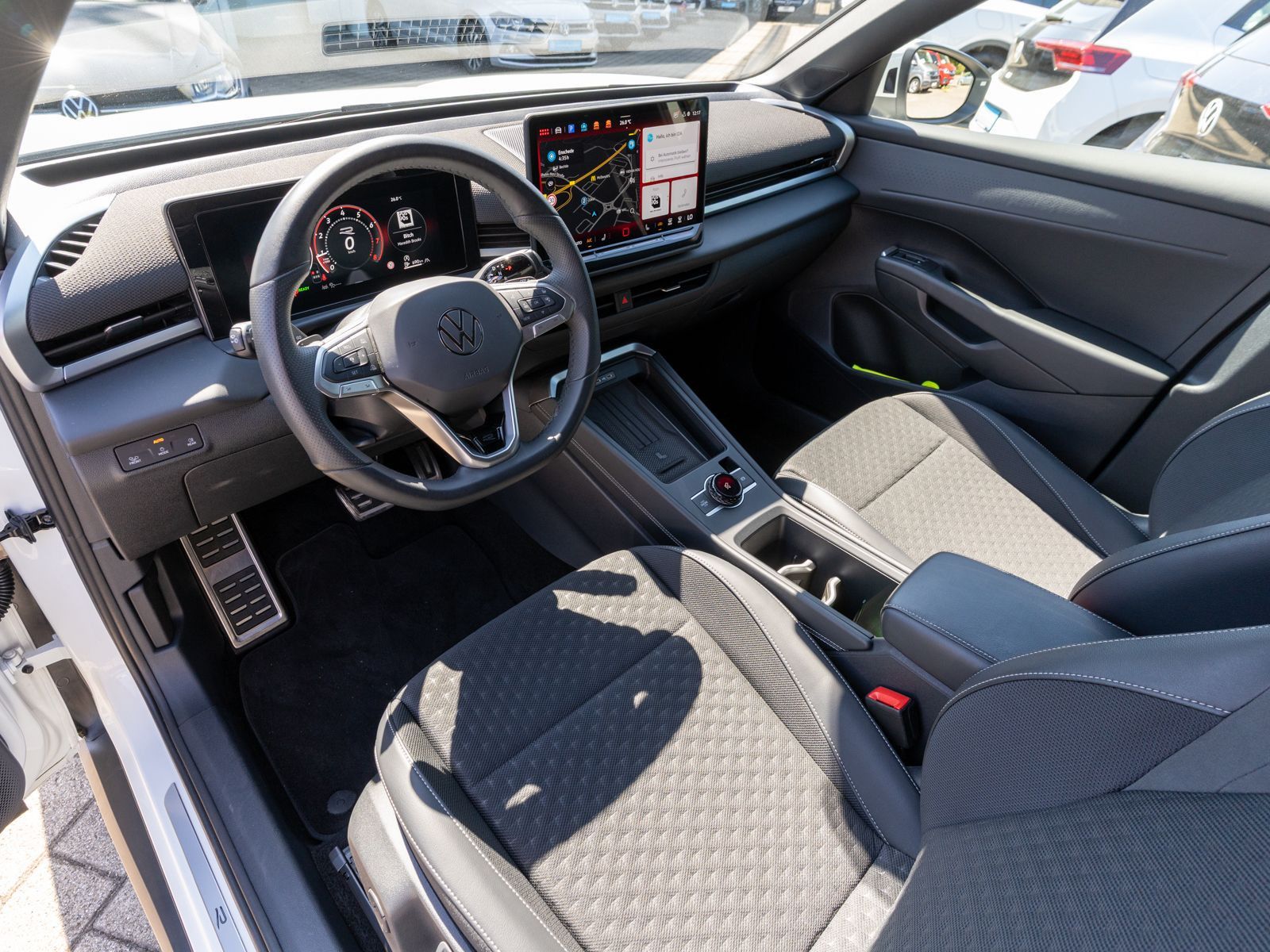 Fahrzeugabbildung Volkswagen T-Roc R-Line Neues Modell 1.5TSI DSG Nav LED AHK