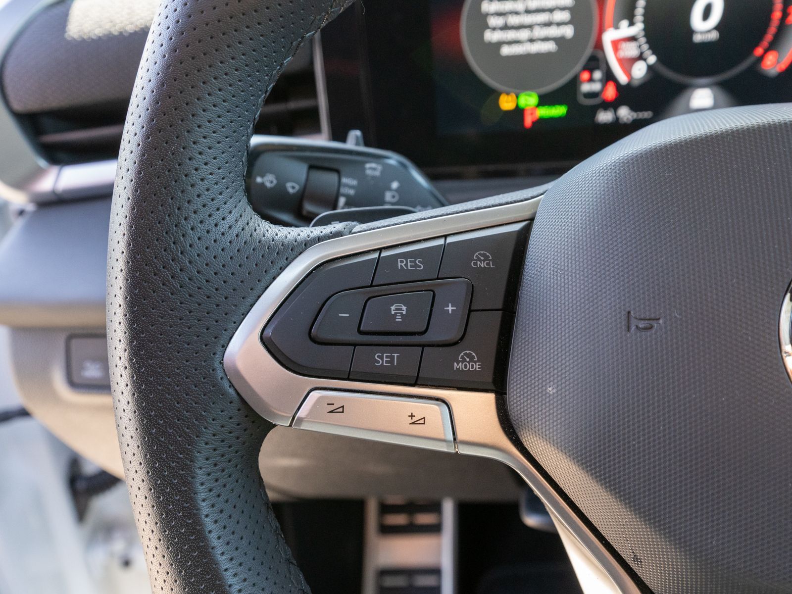 Fahrzeugabbildung Volkswagen T-Roc R-Line Neues Modell 1.5TSI DSG Nav LED AHK