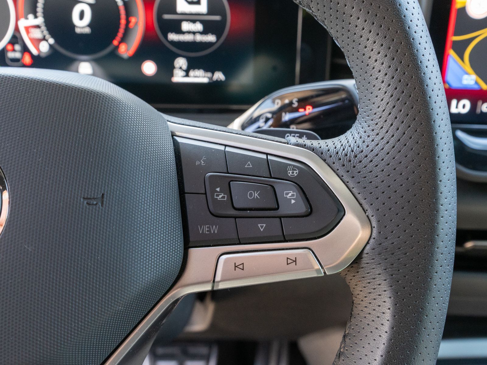 Fahrzeugabbildung Volkswagen T-Roc R-Line Neues Modell 1.5TSI DSG Nav LED AHK
