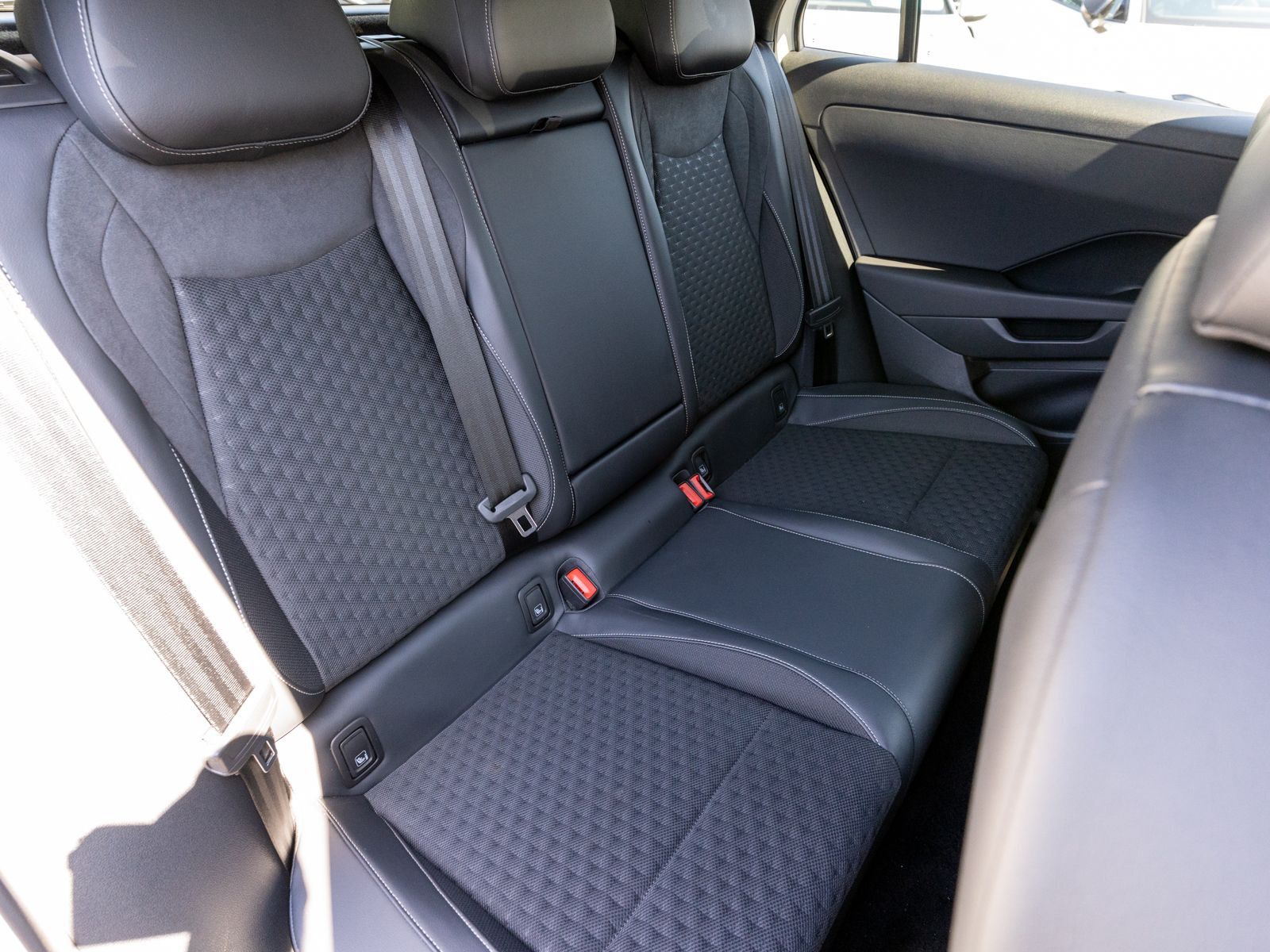 Fahrzeugabbildung Volkswagen T-Roc R-Line Neues Modell 1.5TSI DSG Nav LED AHK