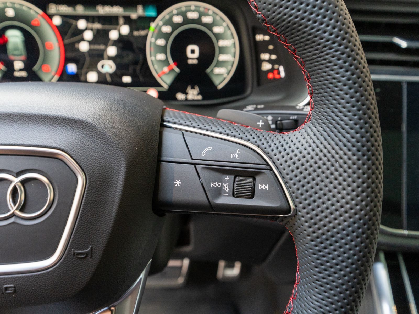 Fahrzeugabbildung Audi Q8 SUV S line TDI quattro tiptronic HUD B&O PANO
