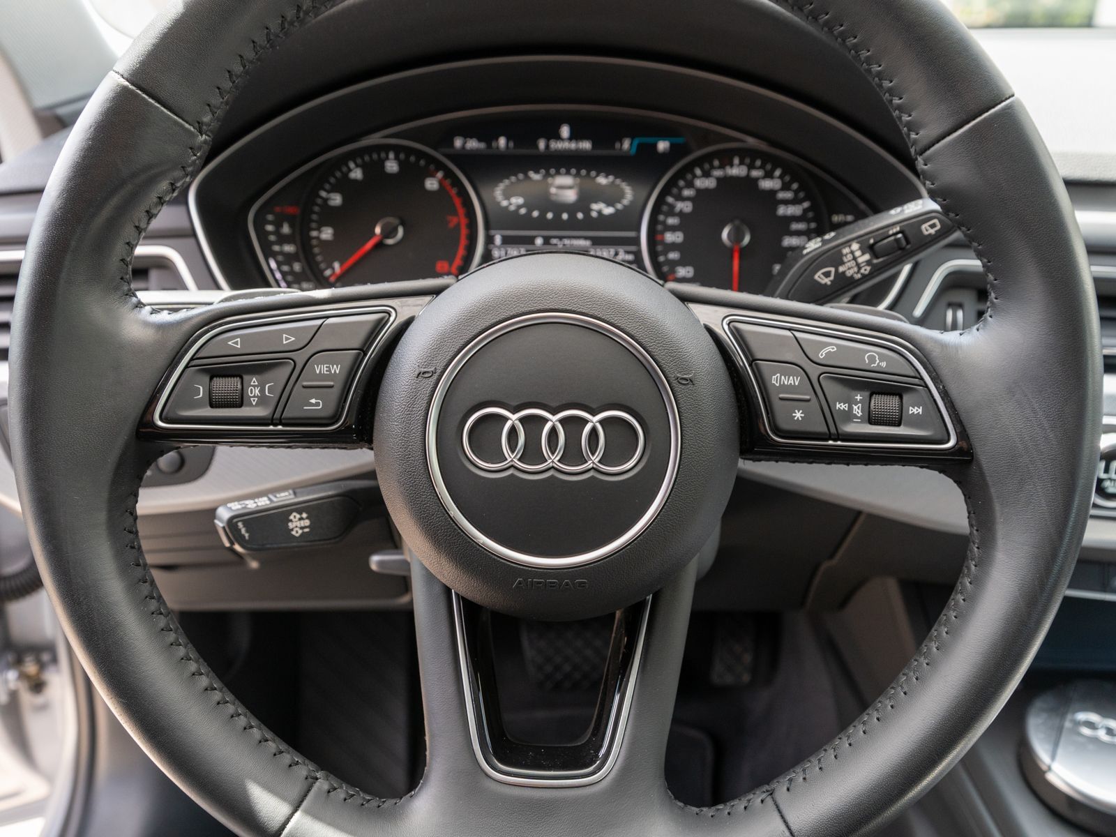 Fahrzeugabbildung Audi A4 Avant sport 35 TFSI S tronic LED SHZ PDC AHK