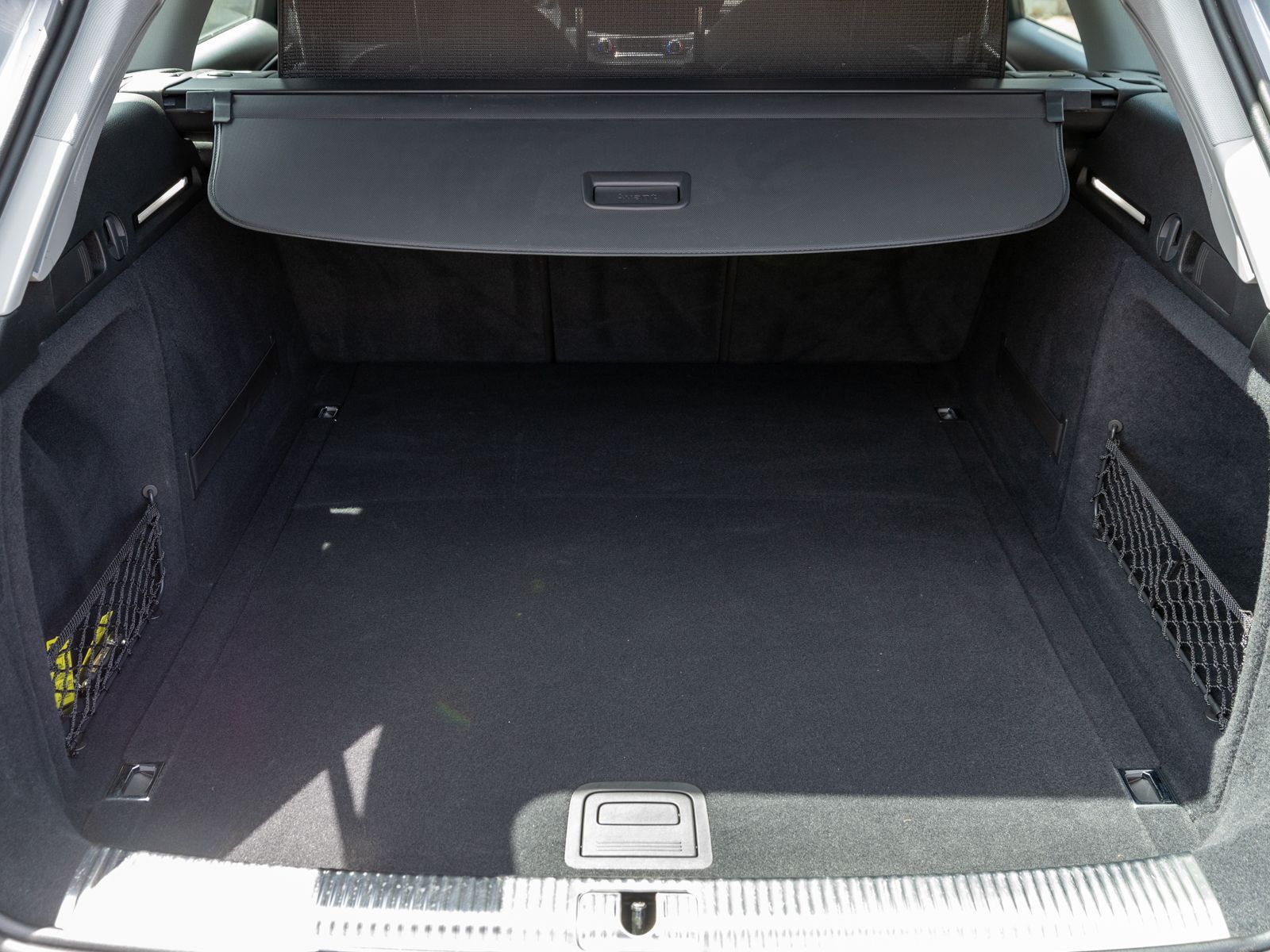 Fahrzeugabbildung Audi A4 Avant sport 35 TFSI S tronic LED SHZ PDC AHK