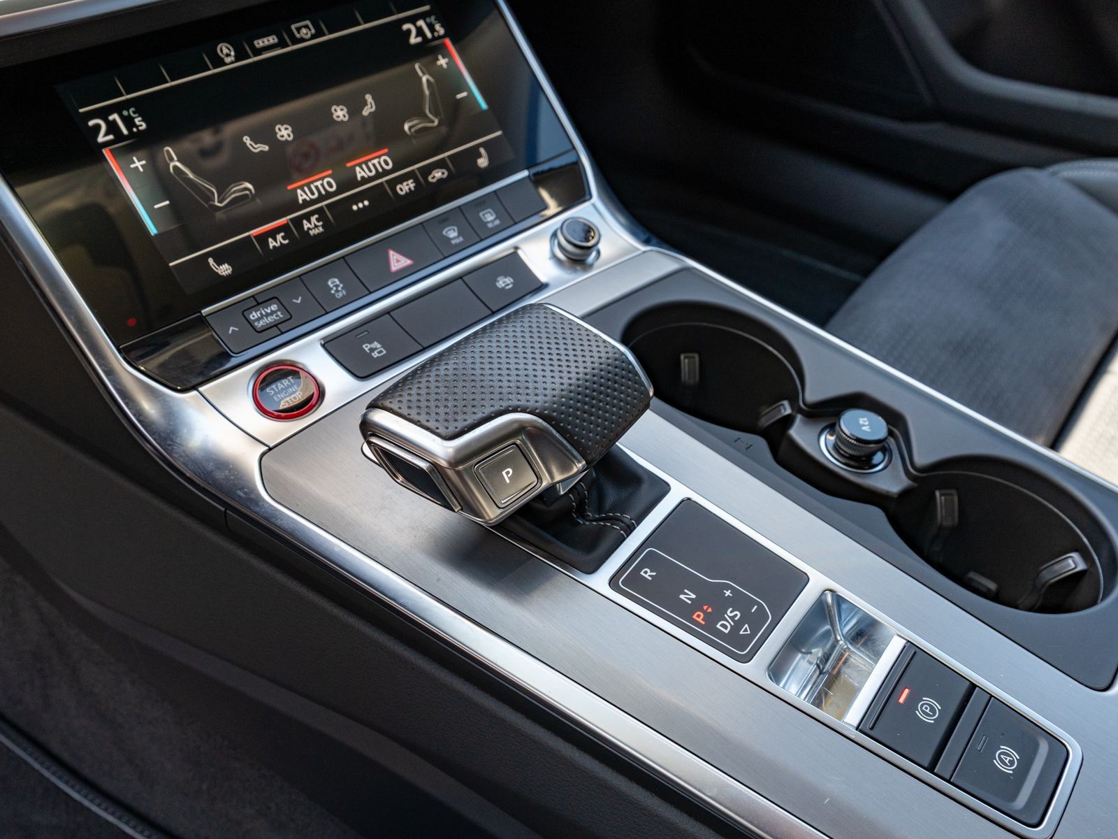 Fahrzeugabbildung Audi S6 Avant 3.0TDI quattro LED Navi RFK SHZ AHK