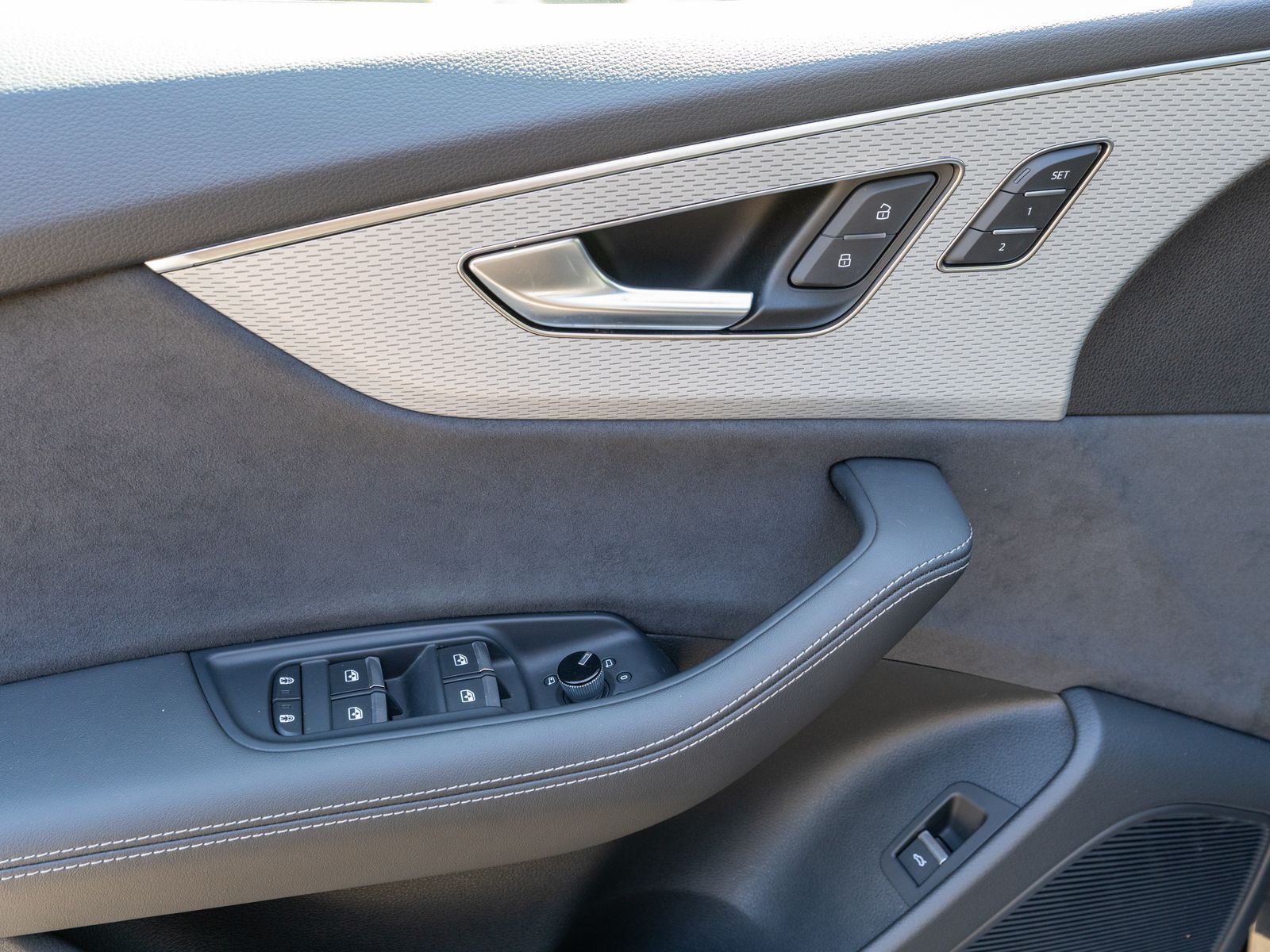 Fahrzeugabbildung Audi Q8 S line 50TDI quattro NAVI MATRIX PANO B&O AHK
